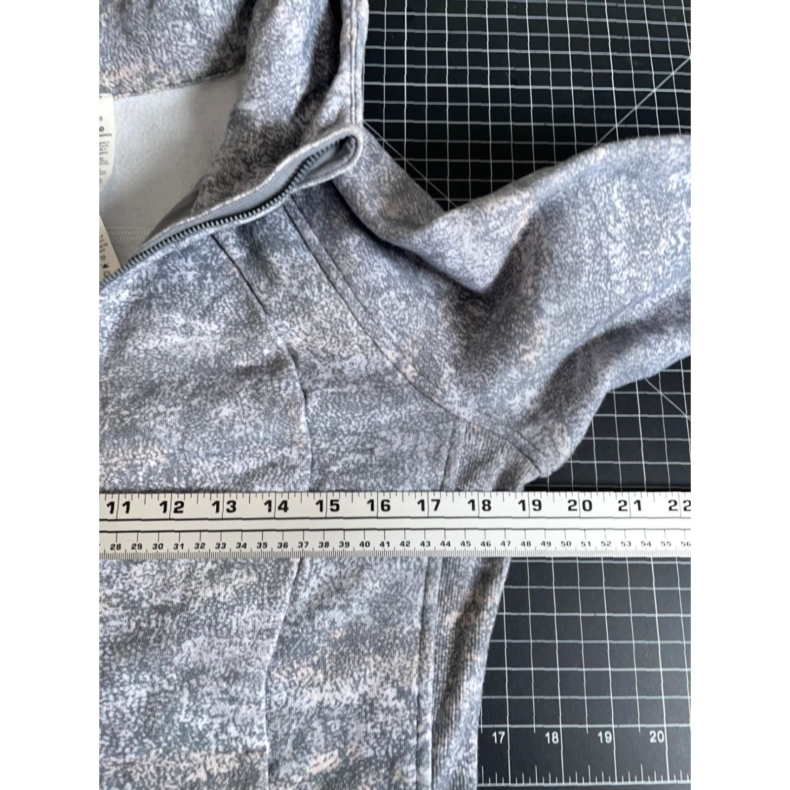 Lululemon VINTAGE Lululemon Scuba Hoodie Women 8 Gray Full Zip Mock Neck 2019 Size M / US 6-8 / IT 42-44 - 5 Thumbnail