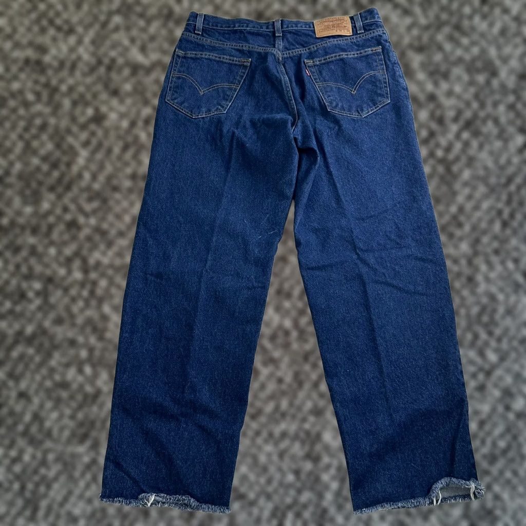 Levi's VINTAGE Levi's Jeans Mens 36x30 Blue Relaxed Straight Leg Med Wash 2001 Size US 36 / EU 52 - 1 Thumbnail