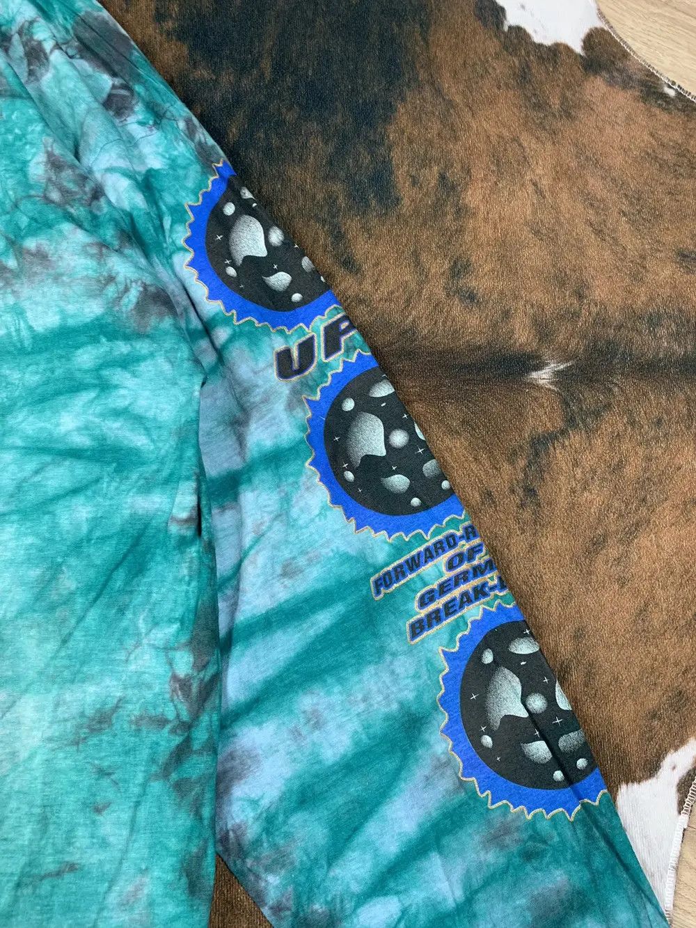 Alien Workshop Vintage 90s Tie Dye Alien Crazy Longsleeve Tshirt UFO Tee Size US L / EU 52-54 / 3 - 4 Thumbnail