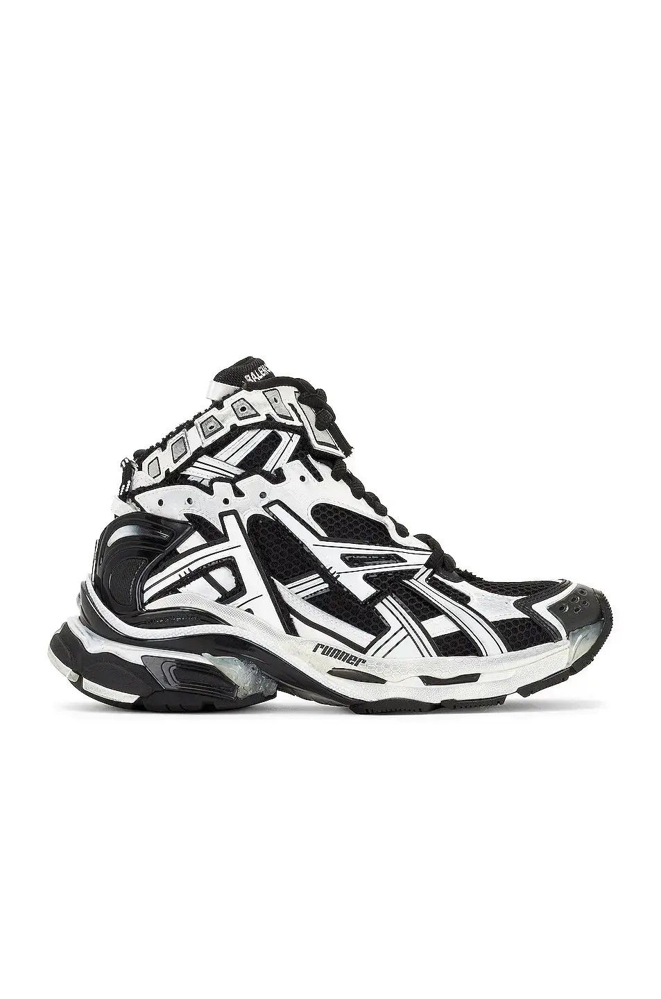 o1in1g0824 Runner High Top Sneaker in Black/White