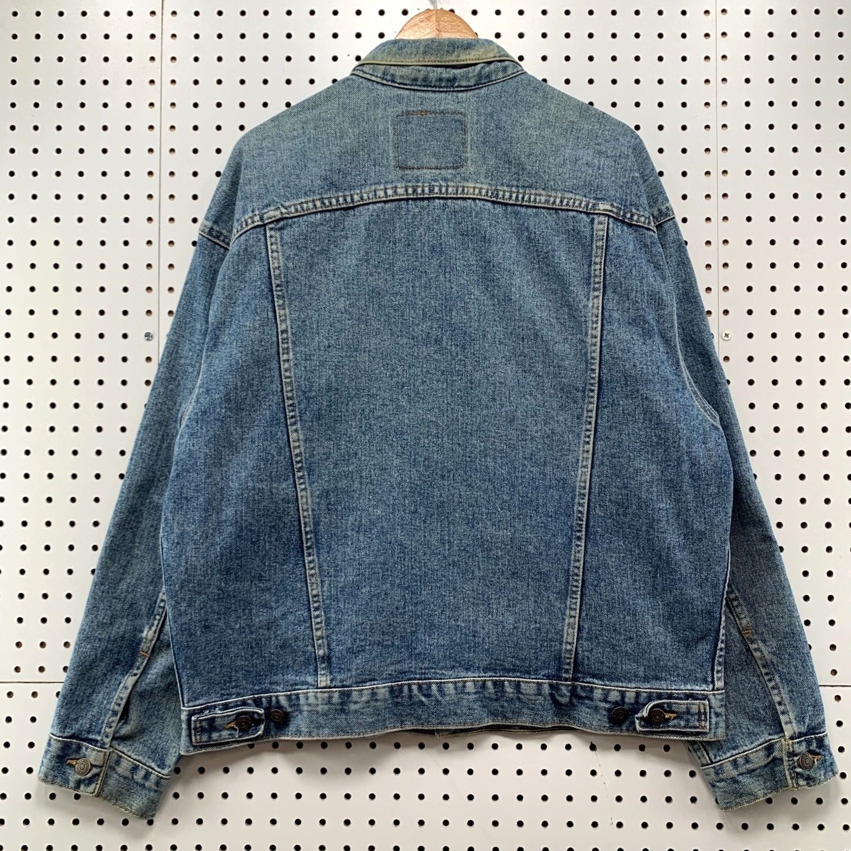 Levi's VINTAGE Levi's Denim Trucker Jacket Mens Large Button Mad In USA 25x26.5 90s Trucker Jacket Blue Jeans Size US 33 - 2 Thumbnail