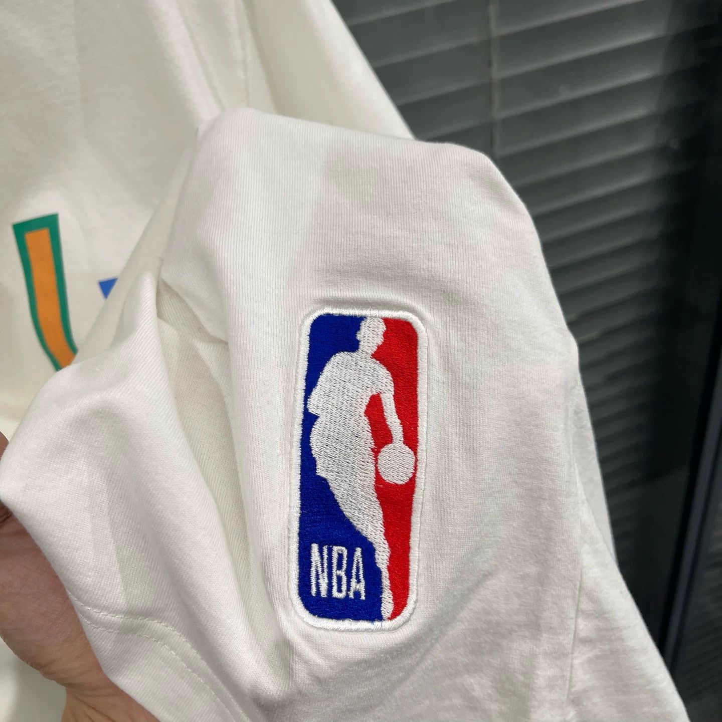 Louis Vuitton LV x NBA Letter Print M Tee 95 New Back Flaw Size US M / EU 48-50 / 2 - 6 Thumbnail