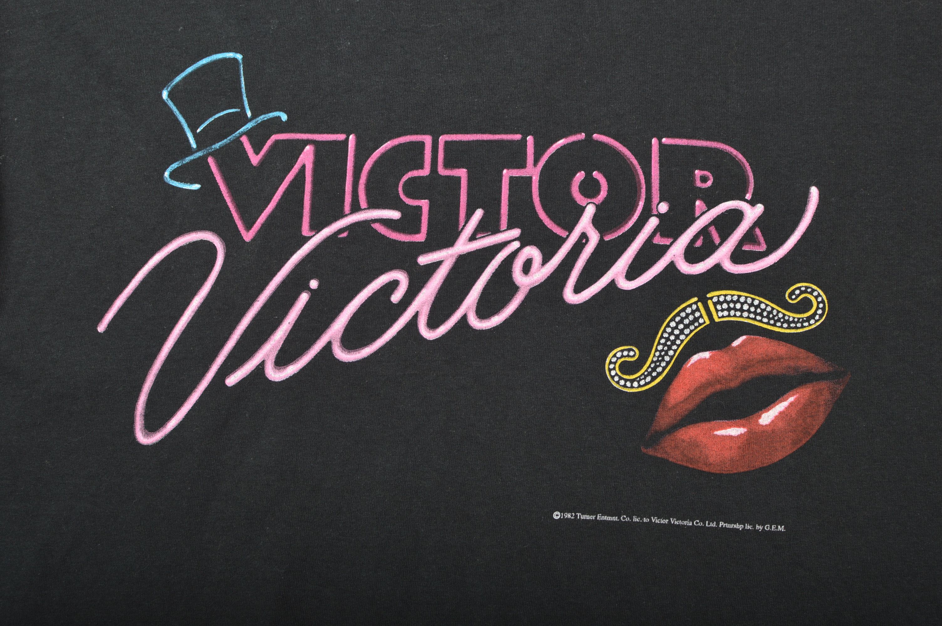 Delta × Vintage Delta Victor Victoria Movie Vintage 2000s T-Shirt Size US L / EU 52-54 / 3 - 2 Thumbnail
