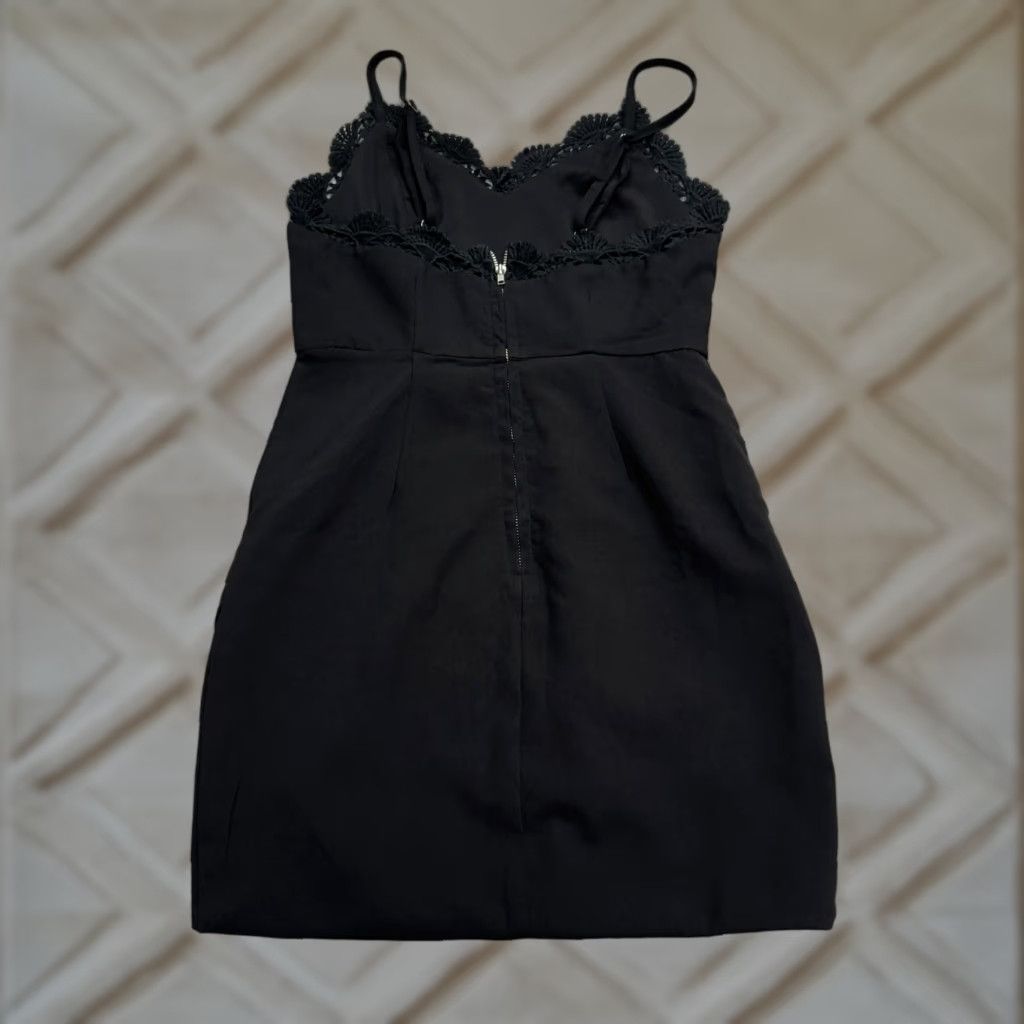 Vintage Tobi Mini Camisole Dress Women XS Black Lace Trim Tulip Hem V-Neck Slip Dress Sleeveless Size XS / US 0-2 / IT 36-38 - 1 Thumbnail