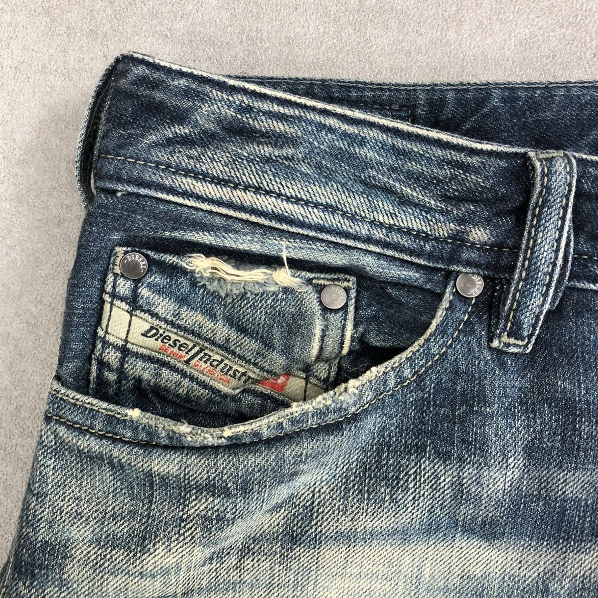 Diesel × If Six Was Nine × Le Grande Bleu (L.G.B.) 🇮🇹 2000s Diesel Industry Koolter Distressed Faded Jeans Size US 29 - 12 Thumbnail