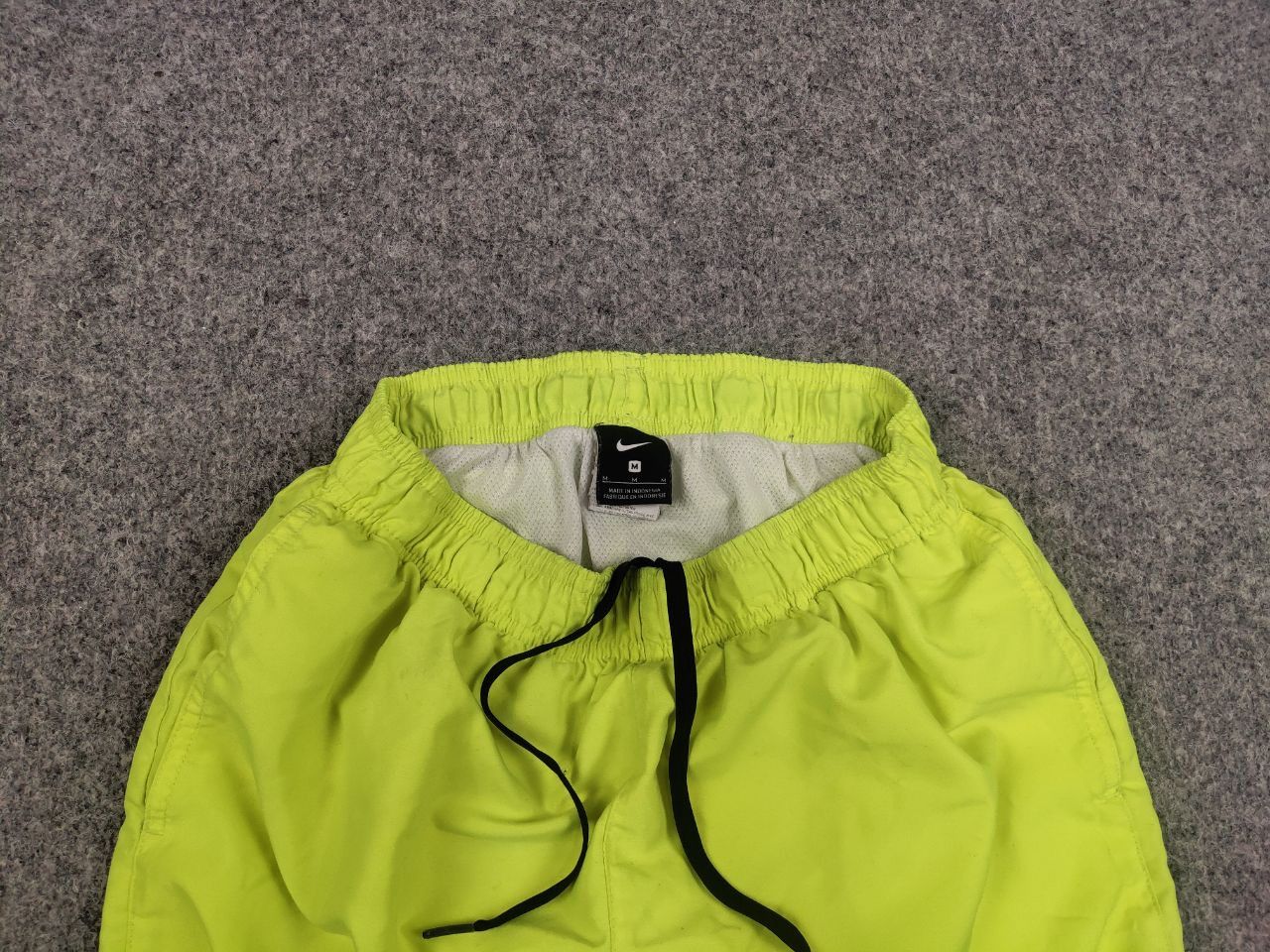 Nike Vintage Nike Swoosh Bright green Casual shorts Y2K Style Size US 32 / EU 48 - 6 Thumbnail
