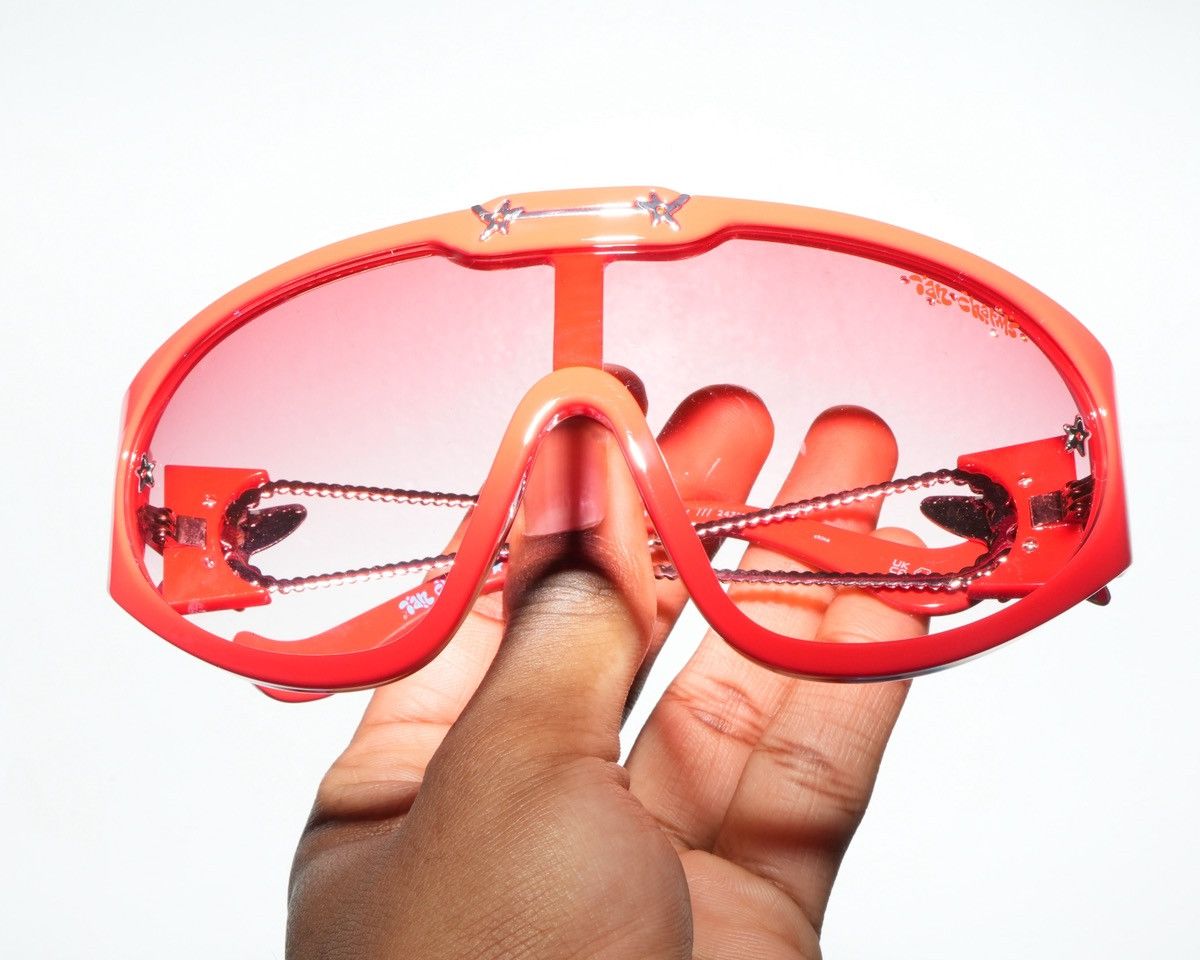 Le Specs Le Specs X Ian Charms Nepo Baby Shield Sunglasses in Red Size ONE SIZE - 7 Thumbnail