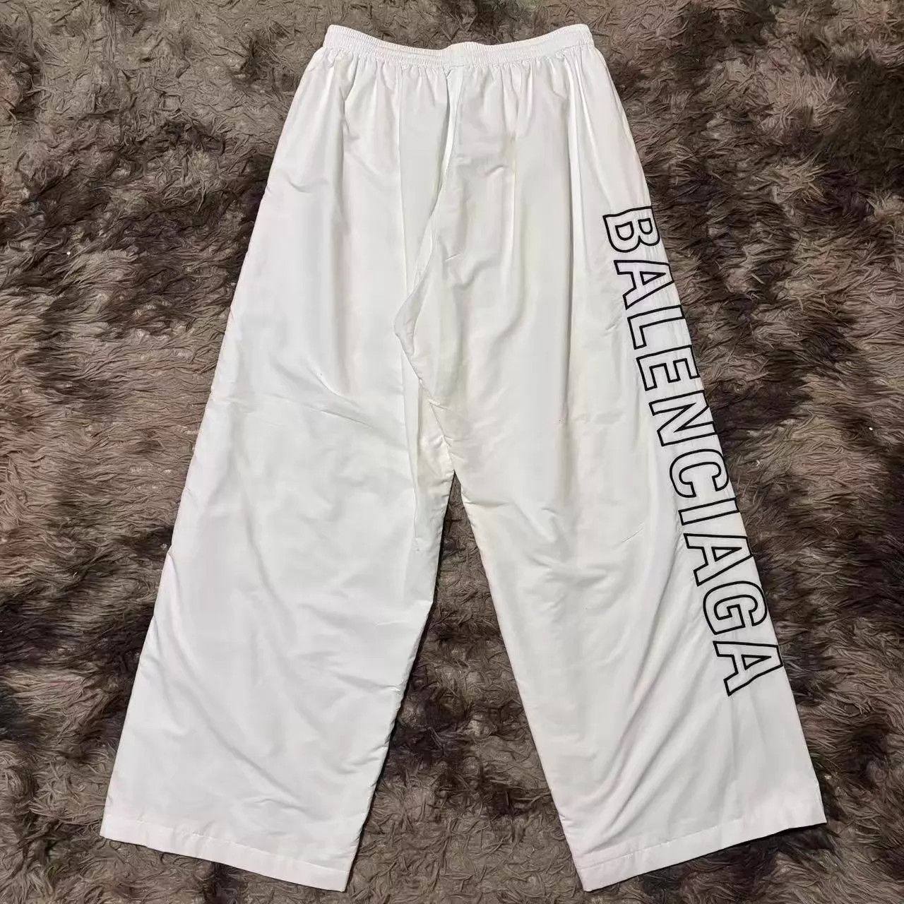Balenciaga Balenciaga White Big Logo Embroidery Sweatpants XL Size US 36 / EU 52 - 2 Thumbnail