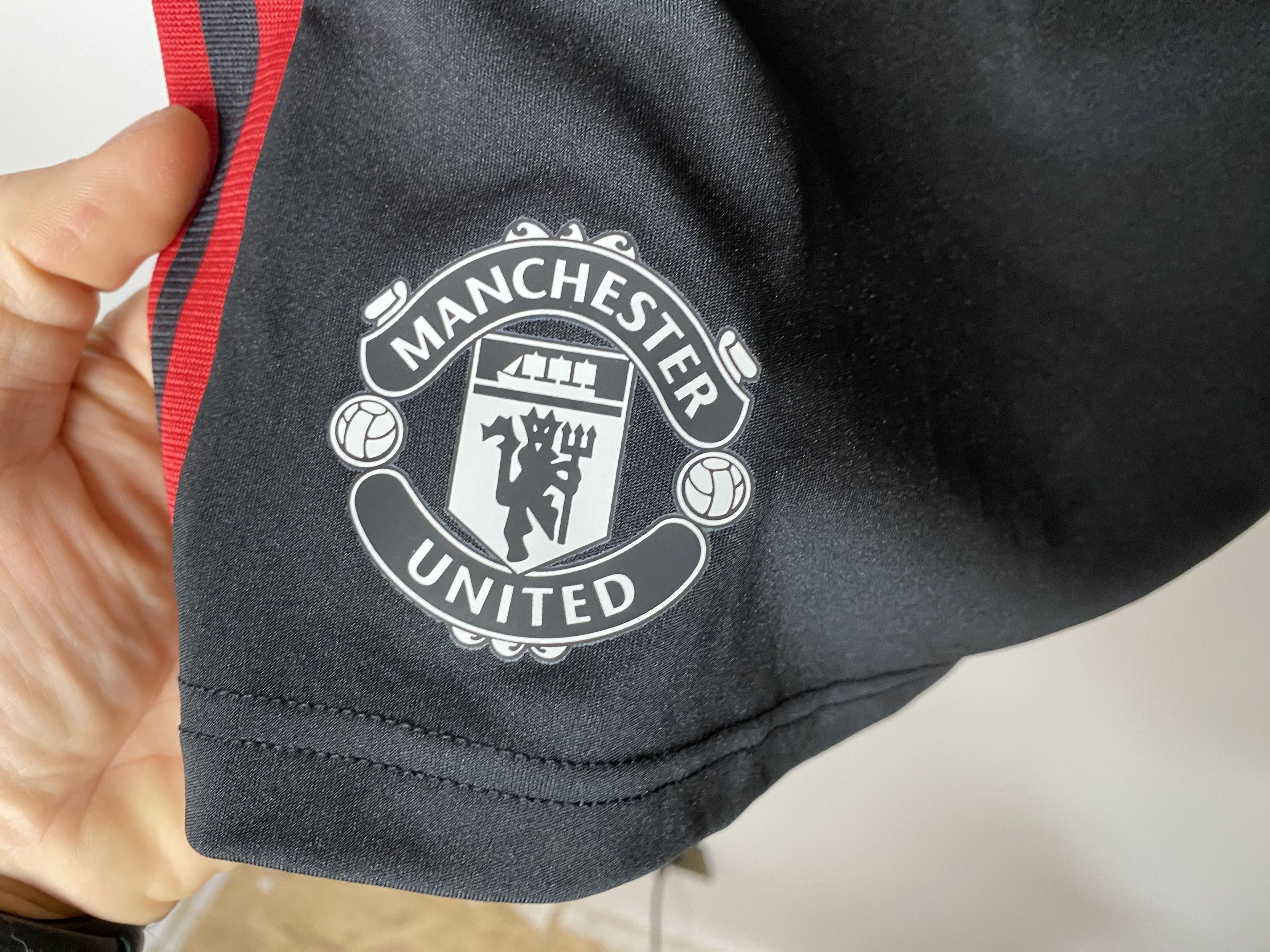 Adidas MANCHESTER UNITED 2021 2022 TRAINING FOOTBALL SOCCER SHORTS Size US 30 / EU 46 - 3 Thumbnail
