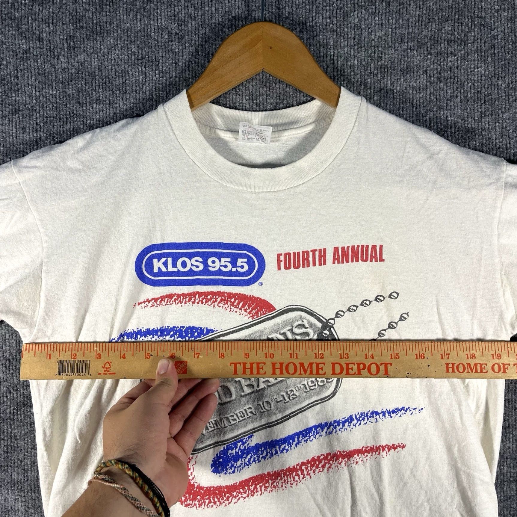 Vintage VINTAGE Stedman 80s KLOS 95.5 Veterans Rock Radio T-Shirt Adult Large White Graphic Tee Mens USA Size US L / EU 52-54 / 3 - 6 Thumbnail