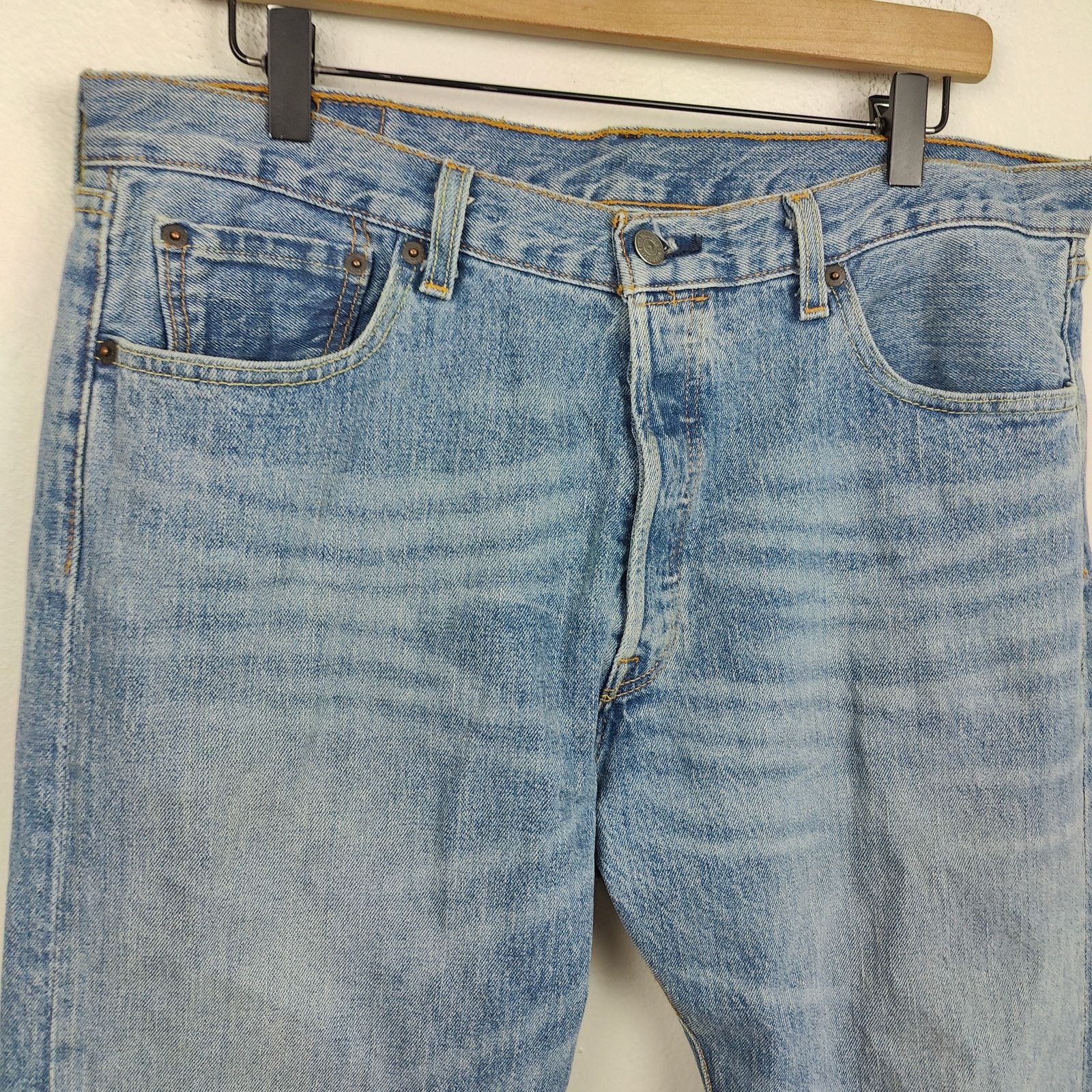 Levi's Levi's 501 Mens 34x30 Medium Wash Straight Fit Relaxed Size US 34 / EU 50 - 2 Thumbnail