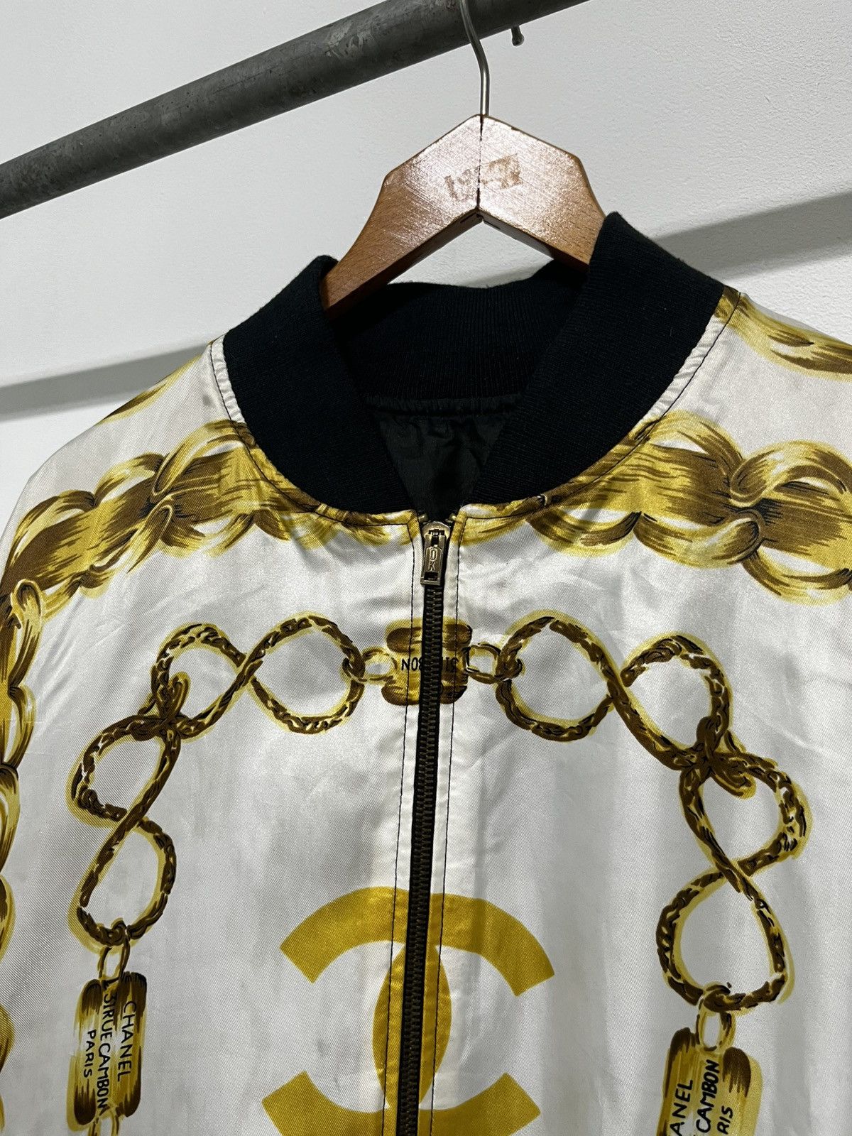 Chanel 1980s Bootleg Chanel Silk Gold Chain Print Bomber Jacket Size US M / EU 48-50 / 2 - 4 Thumbnail