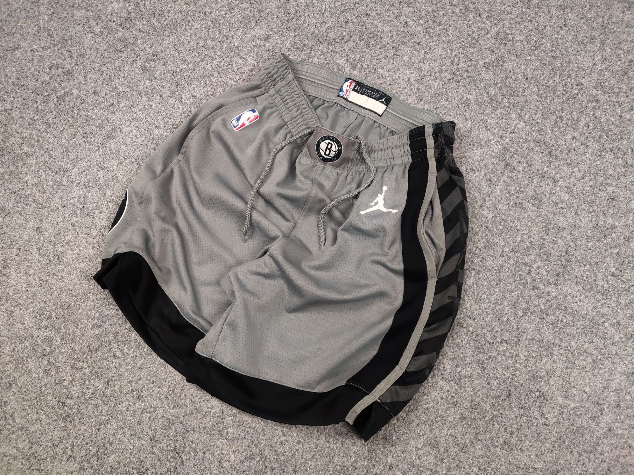 Nike Vintage Nike Air Jordan x NBA Brooklyn New York Logo Shorts Size US 32 / EU 48 - 3 Thumbnail