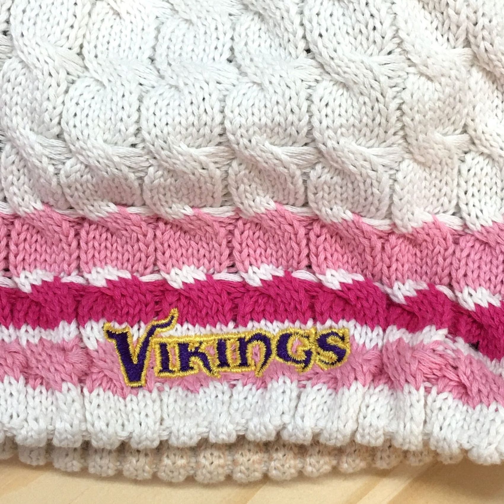 New Era New Era Minnesota Vikings Pompom Beanie Hat Womens White Pink OS Knitted Size ONE SIZE - 7 Thumbnail