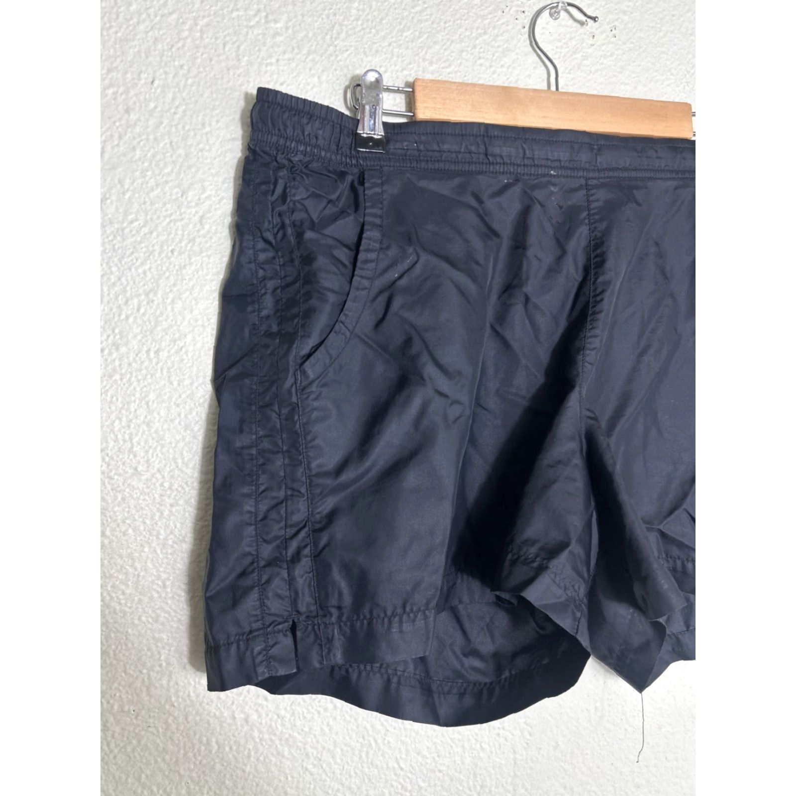 Nike VINTAGE Nike Womens Shorts L Black Running Polyester Drawstring 24x14 Athletic Womens Nike Size 36" / US 14 / IT 50 - 2 Thumbnail