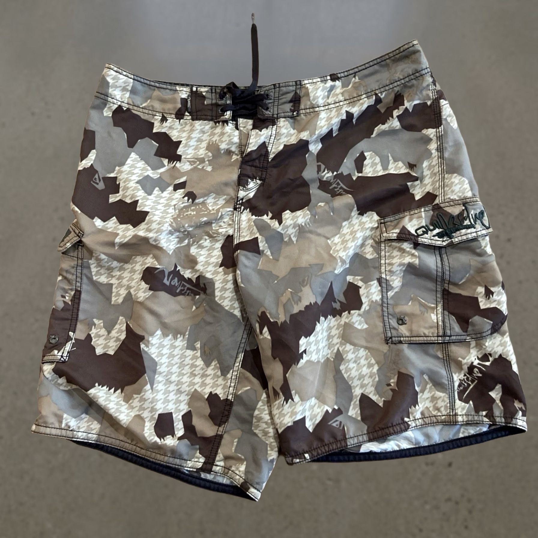 Quiksilver VINTAGE Quiksilver Board Shorts Mens 38 Brown Geometric Houndstooth Surf Swim Trunks Baggy Style Pockets Drawstring 90s Y2K Beach Retro Size US 38 / EU 54 - 1 Thumbnail