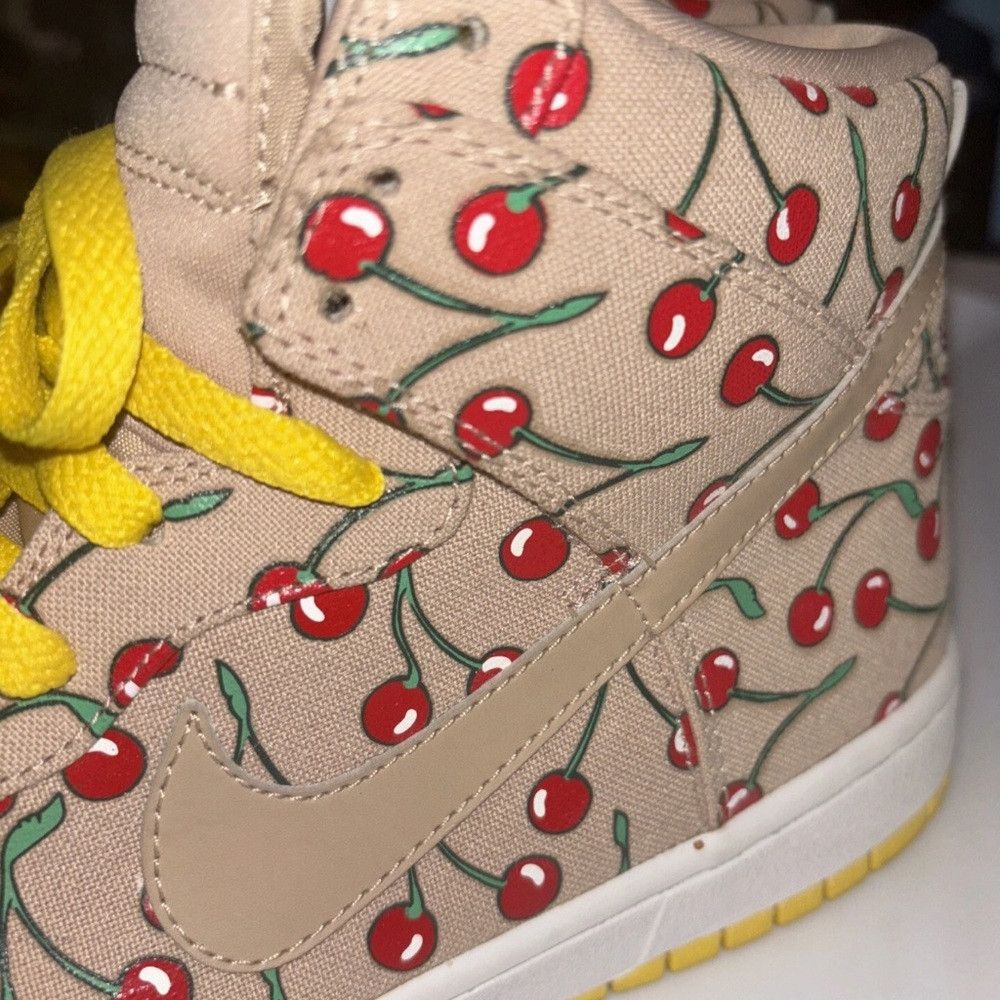 Nike 2008 OG Nike Dunk High Skinny X Paule Marrot Cherry Women’s Size US 7 / IT 37 - 4 Thumbnail