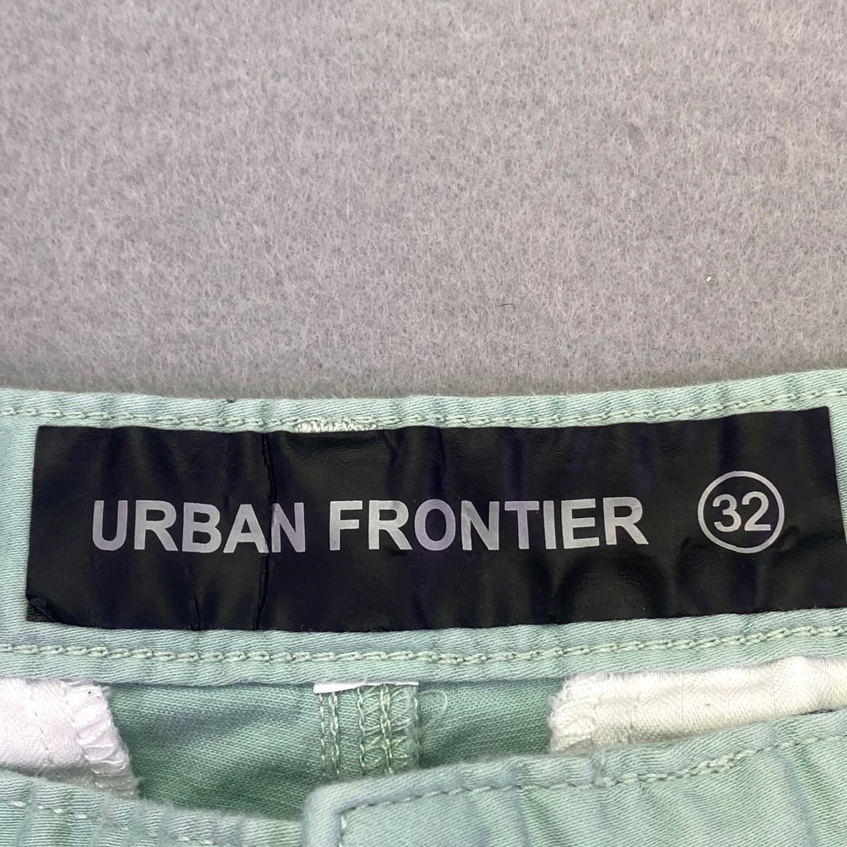 DANCER VINTAGE Urban Frontier Men Green Chino Shorts Hawaiian Dancer Print 32 Size US 32 / EU 48 - 6 Thumbnail