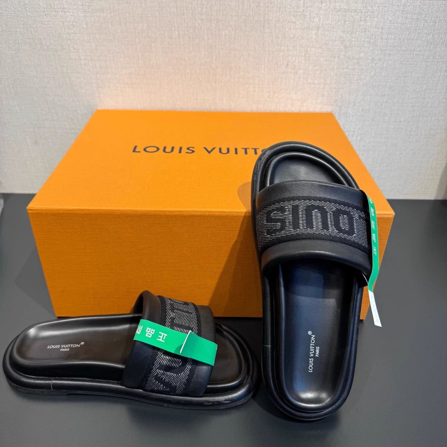 Louis Vuitton LV Bliss 24ss 1-strap Embroidered Slide Black 35 Size US 4 / IT 34 - 6 Thumbnail