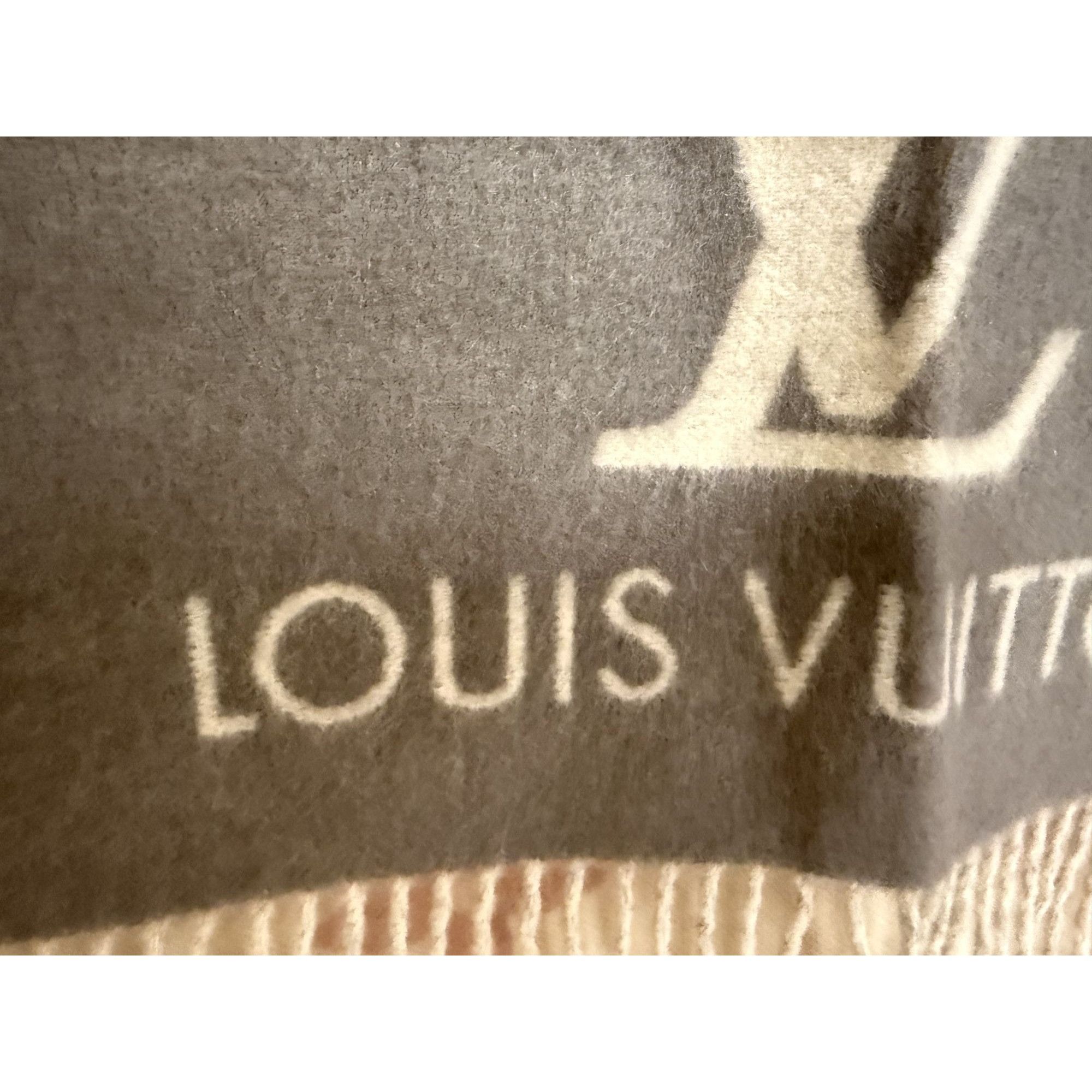 Louis Vuitton Louis Vuitton Gradient Monogram Scarf 100% Cashmere Unisex S Size ONE SIZE - 6 Thumbnail