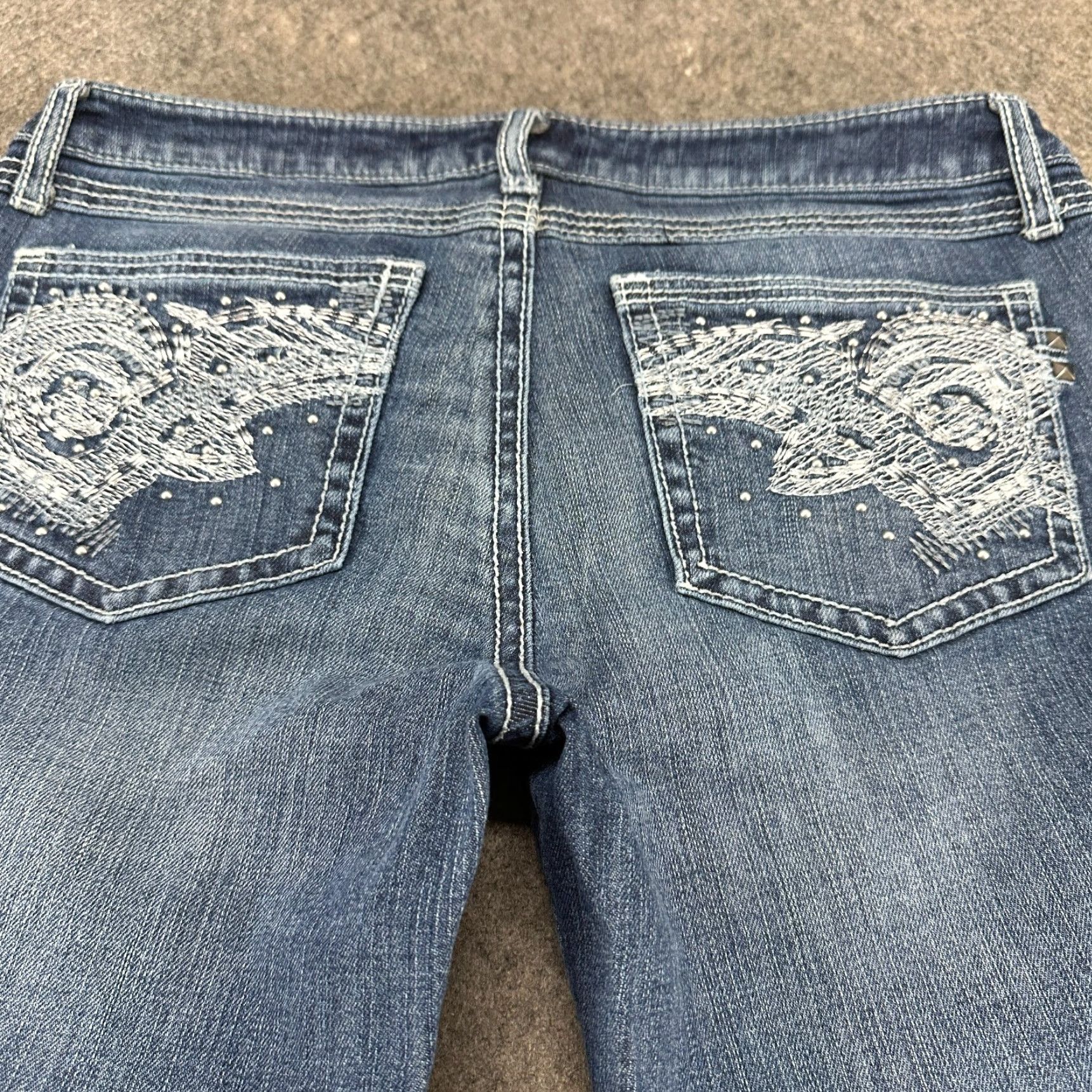 Wrangler Wrangler Rock 47 Jeans Womens 9x34 Bootcut Blue Denim Low Rise Medium Wash 5-Pocket Distressed Rhinestone Embroidered 32 in Waist 34 in Inseam Jeans Size 30" / US 8 / IT 44 - 6 Thumbnail