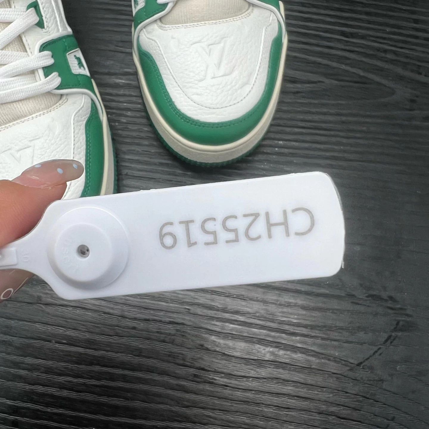 Louis Vuitton LV Trainer White Green Like New Worn Once 7/41 Size US 7 / EU 40 - 9 Thumbnail