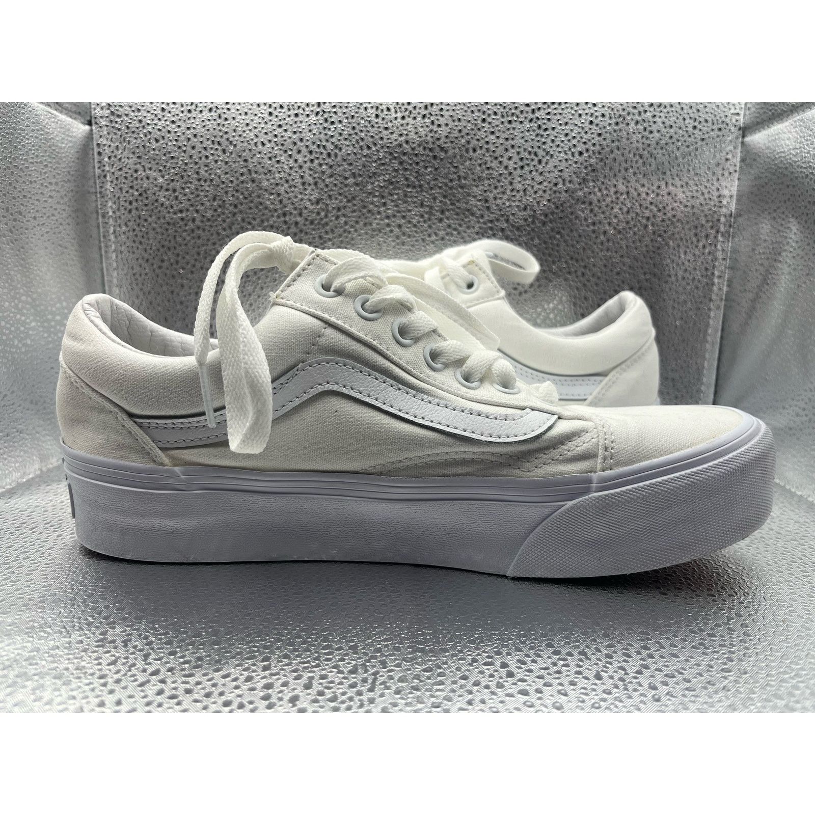 Vans Vans Adult Unisex Old Skool Skate Shoes True White USED Size US 7.5 / EU 40-41 - 3 Thumbnail