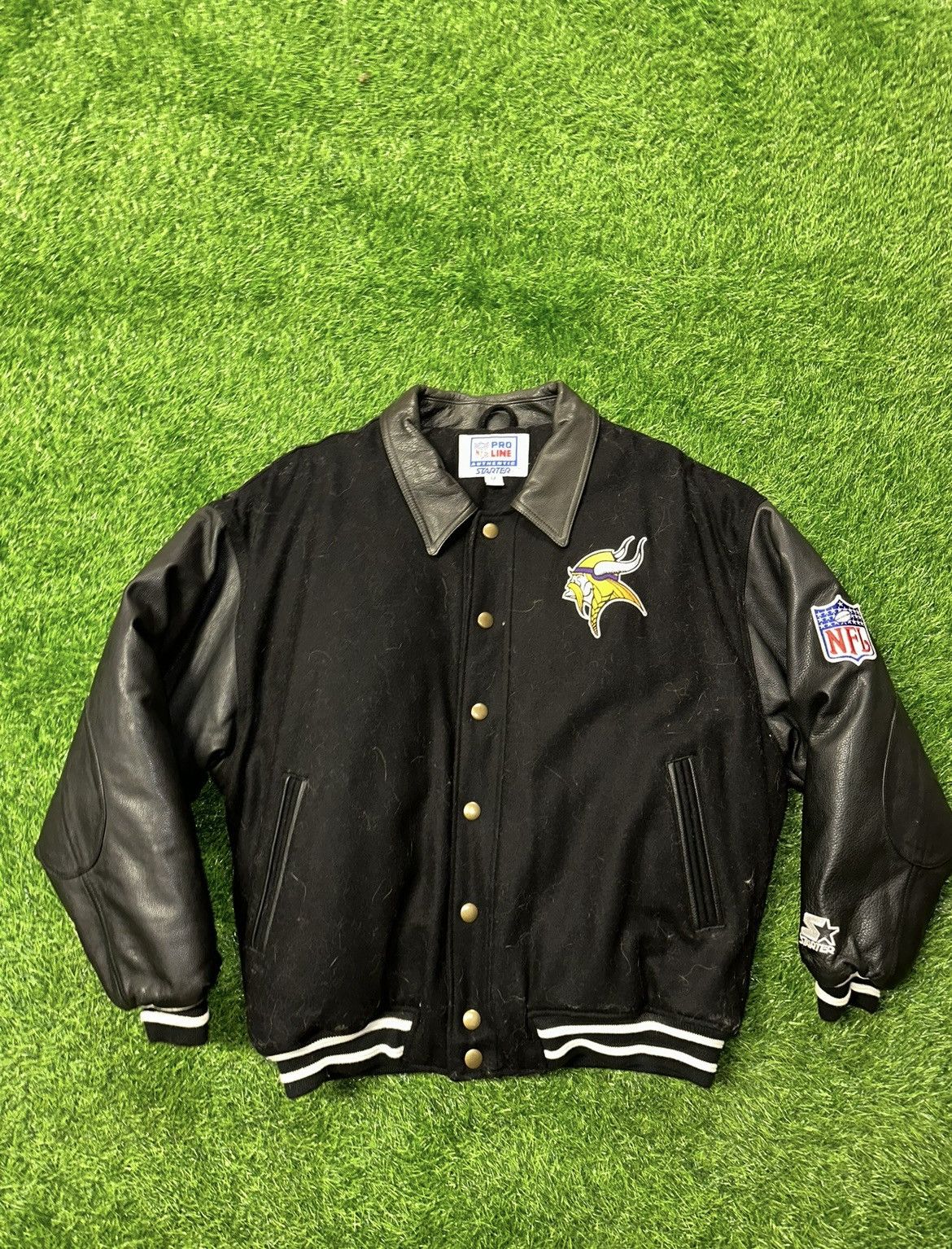 NFL × Starter × Vintage Vintage Nfl Starter Minnesota Vikings Leather Jacket Size M Size US M / EU 48-50 / 2 - 1 Thumbnail