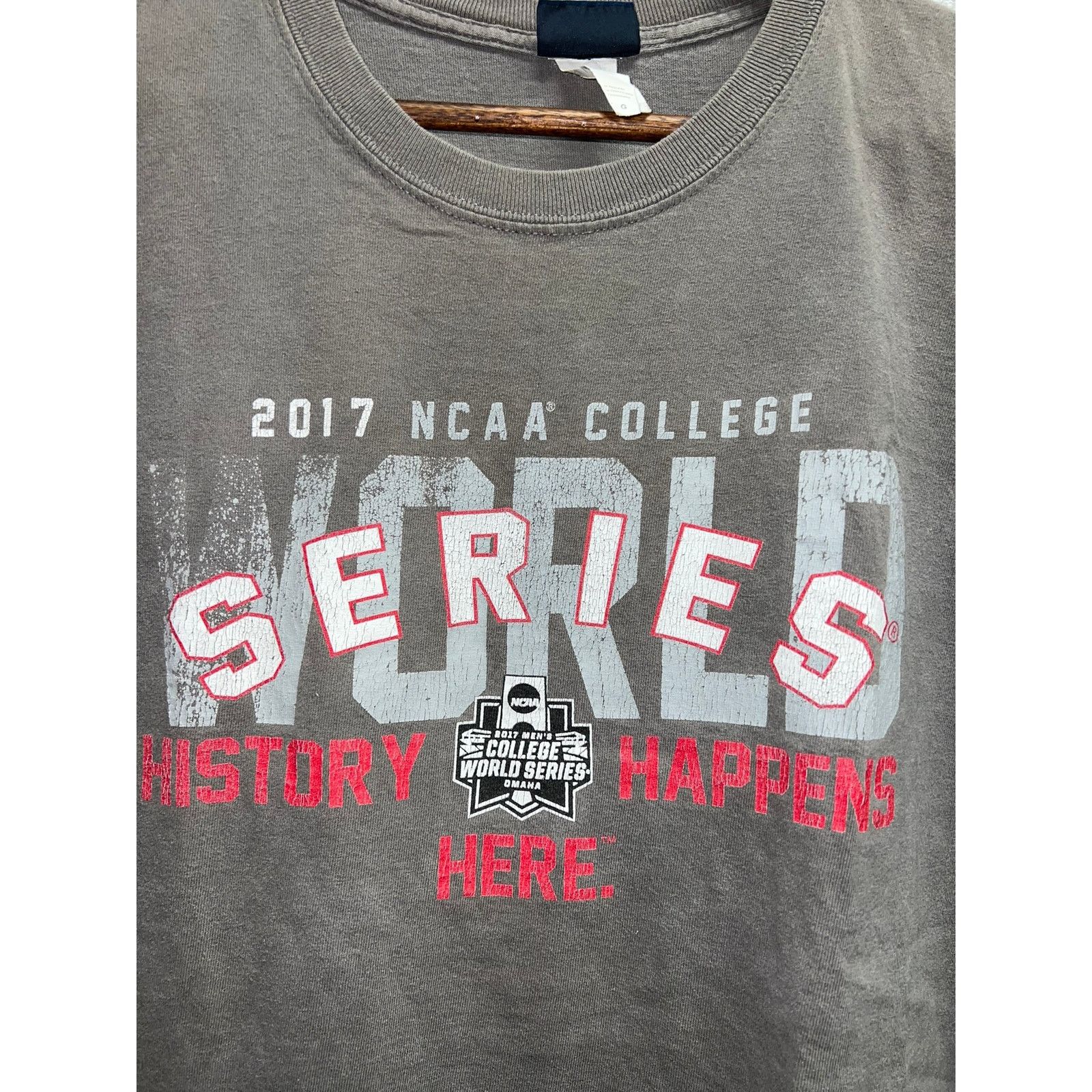 Vintage NCAA College World Series Shirt 2017 Gray Tee Sports Large Size US L / EU 52-54 / 3 - 2 Thumbnail