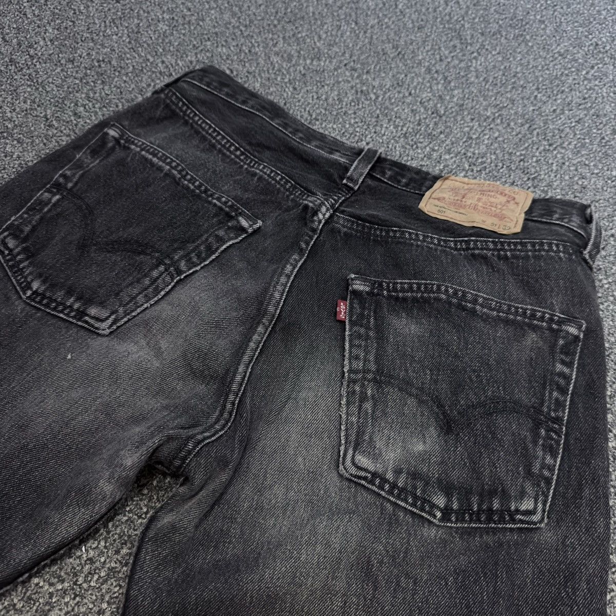 Le Grande Bleu (L.G.B.) Vintage 90s Y2K Levis 501 Black Sun Faded Denim HG LGB Style Size US 31 - 8 Thumbnail
