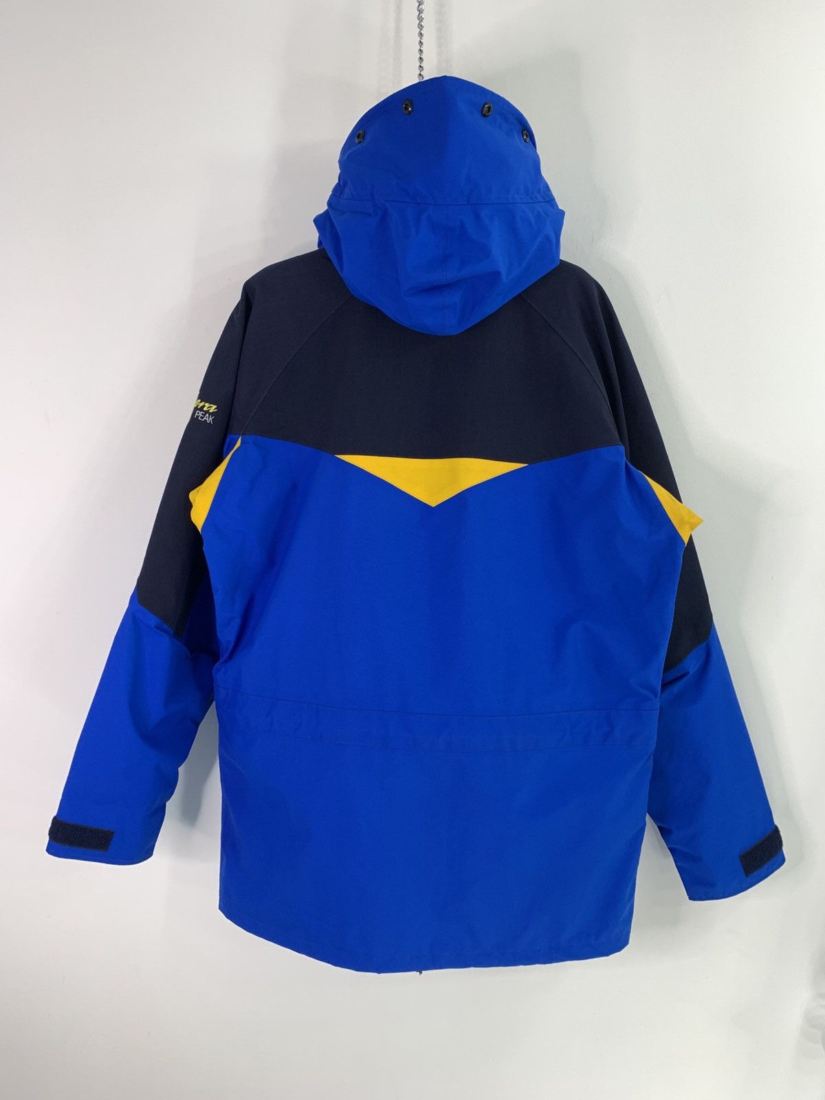 Berghaus × Vintage Berghaus Mera Peak Gore-Tex Hooded Jacket M Size Size US M / EU 48-50 / 2 - 3 Thumbnail