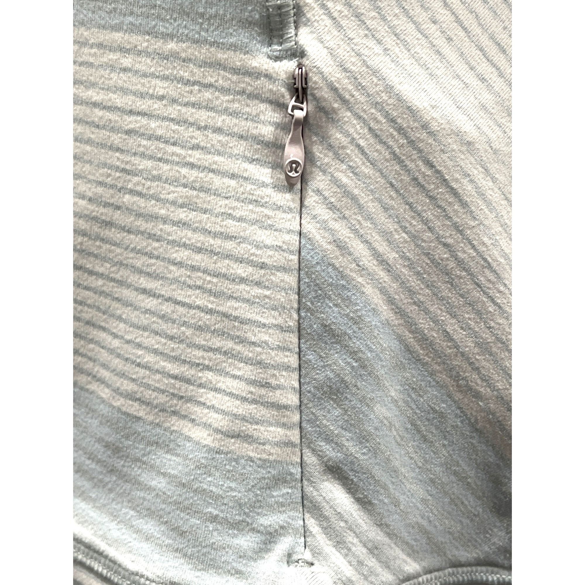 Lululemon Lululemon Think Fast Long SleeveOm Stripe Heathered Silver S Size M / US 6-8 / IT 42-44 - 11 Thumbnail