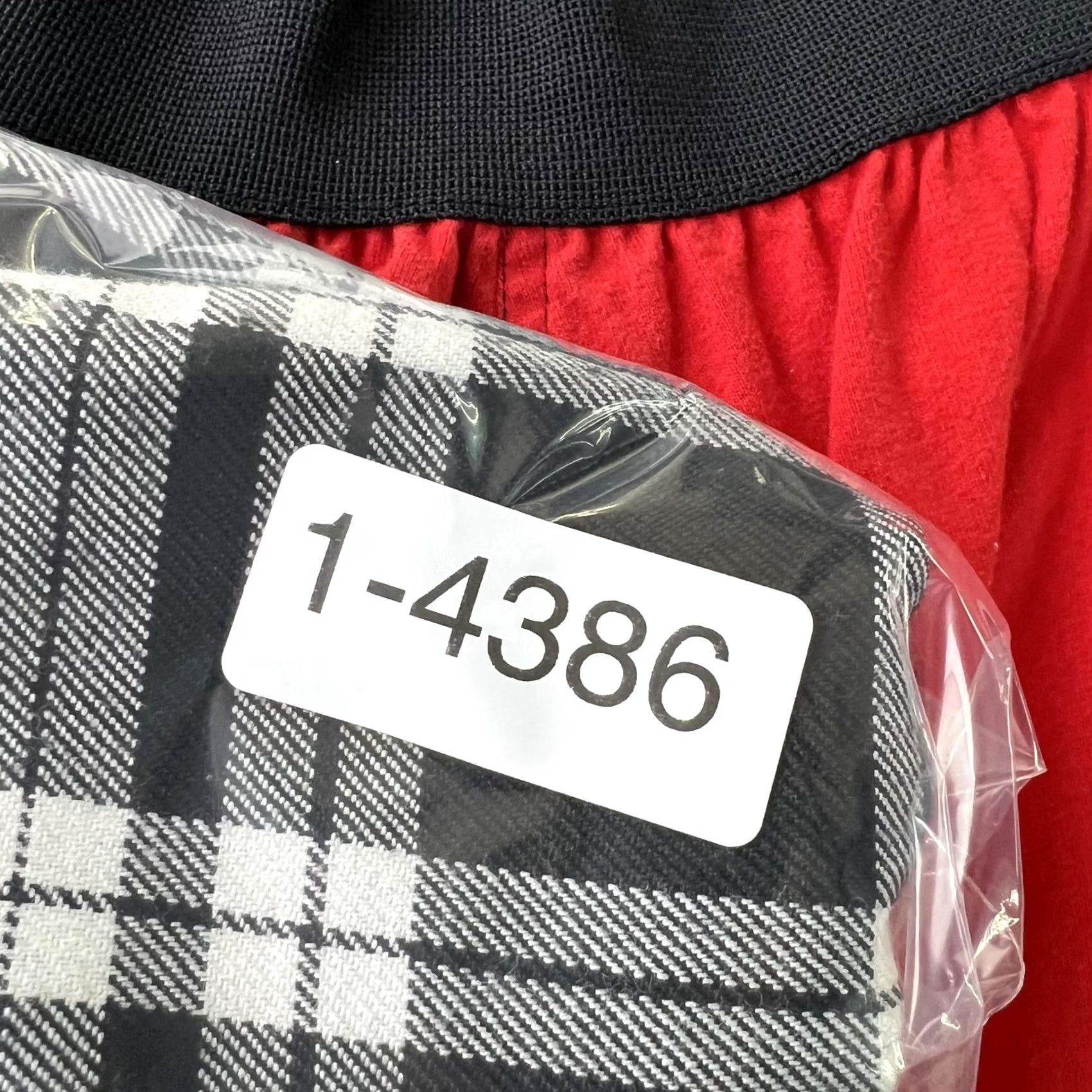 Vintage Y2K MGR It's Our Universe Skirt Womens 3 Black Plaid Pleated Mini Skater Punk Size 26" / US 2 / IT 38 - 7 Thumbnail