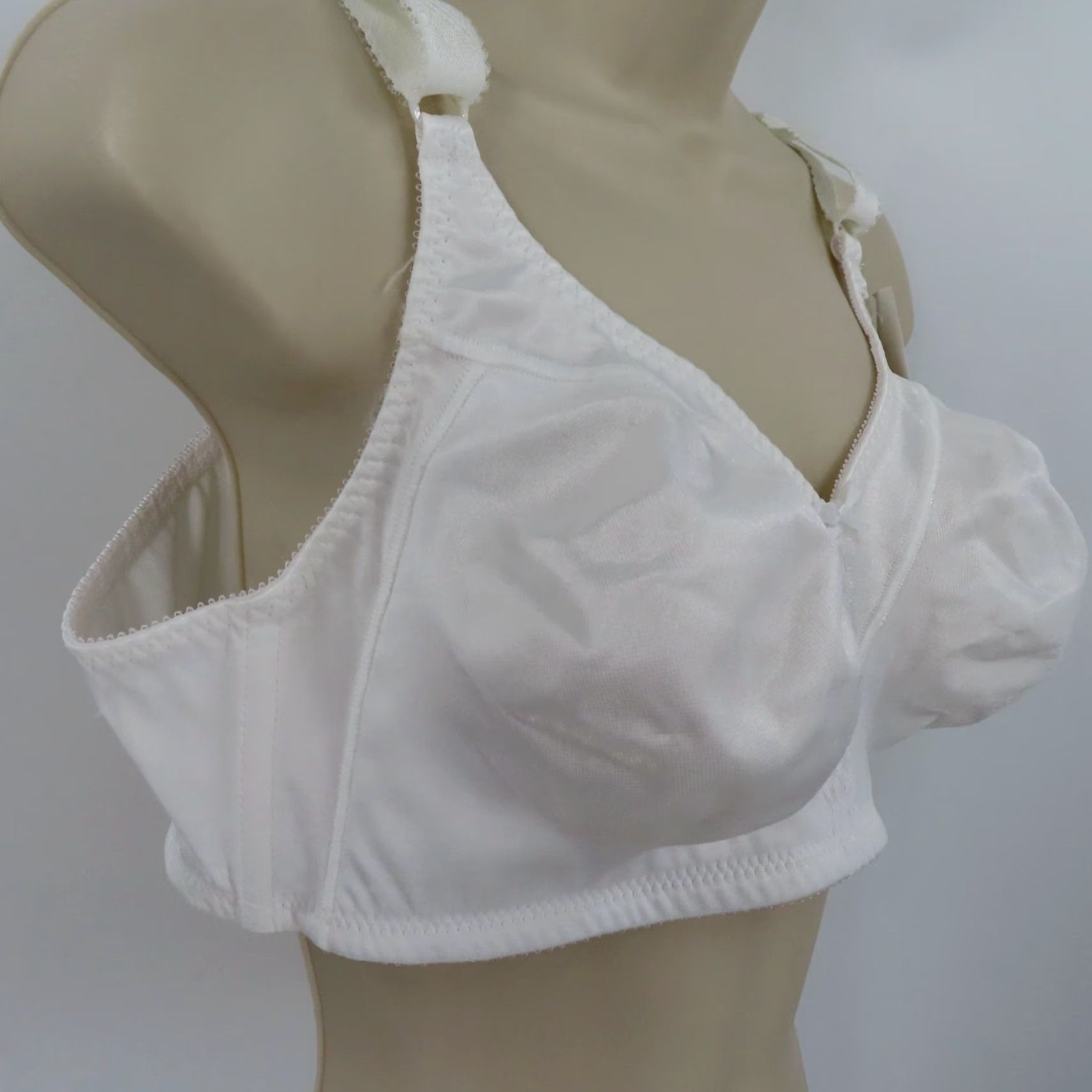 Vintage Bali 42C Double Support Wirefree Bra 3820 Wireless Unlined White New T-Shirt Bra Womens Size ONE SIZE - 2 Thumbnail