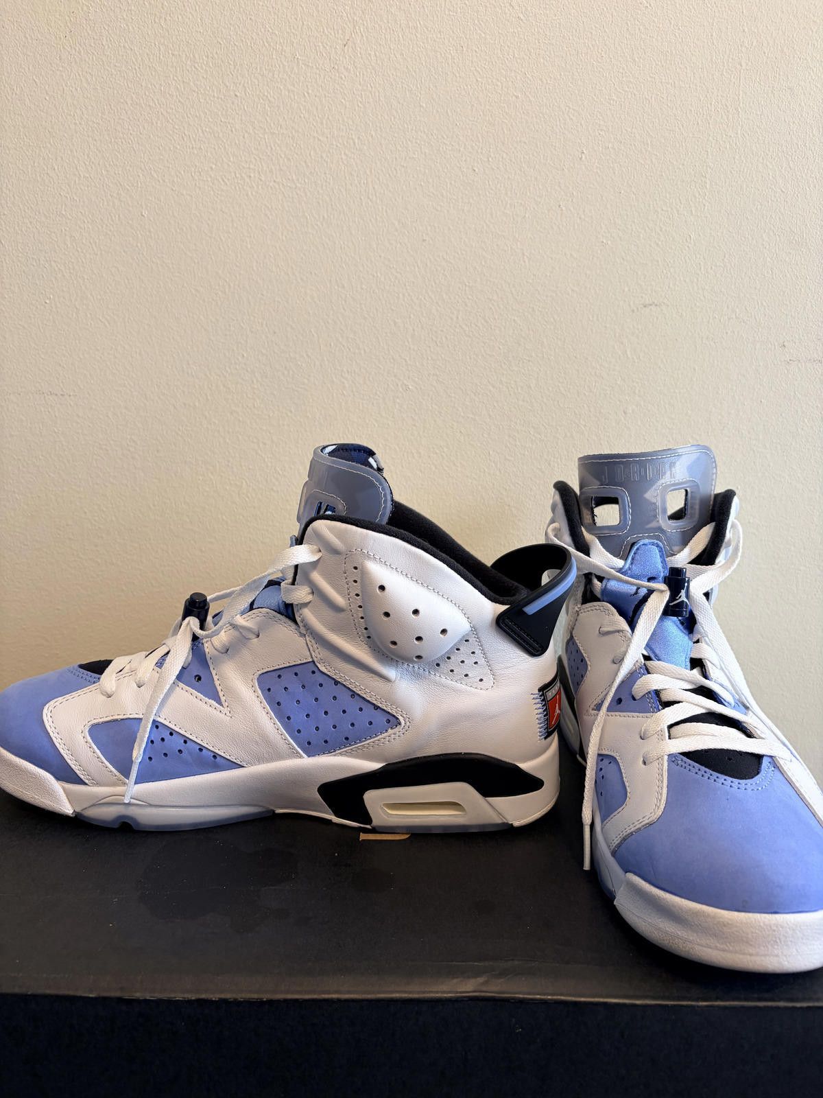 Jordan Brand Air Jordan 5 Retro UNC Home University Blue Shoe (Size 10.5) Size US 10.5 / EU 43-44 - 2 Thumbnail