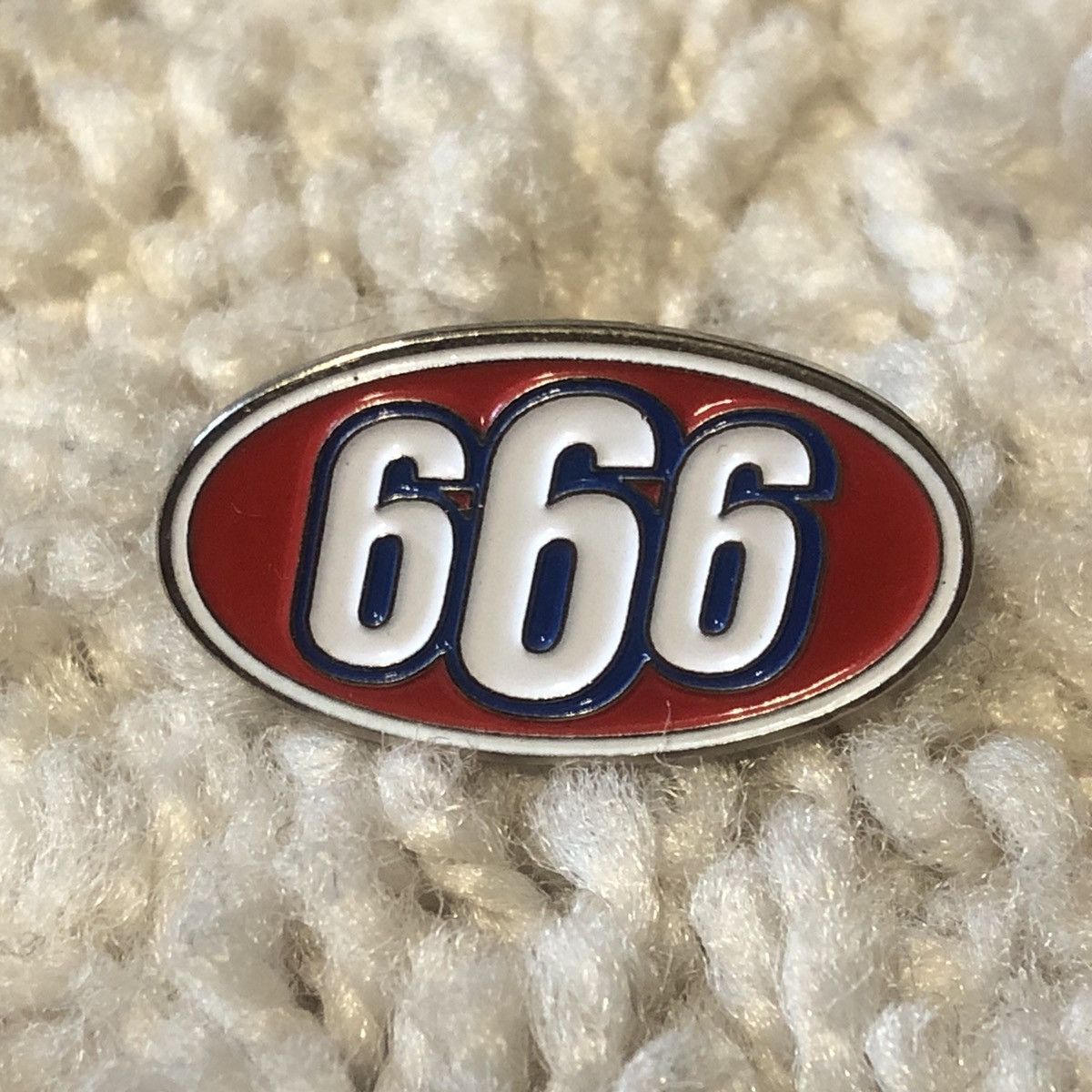 Supreme Supreme 666 Pin SS17 Size ONE SIZE - 1 Thumbnail