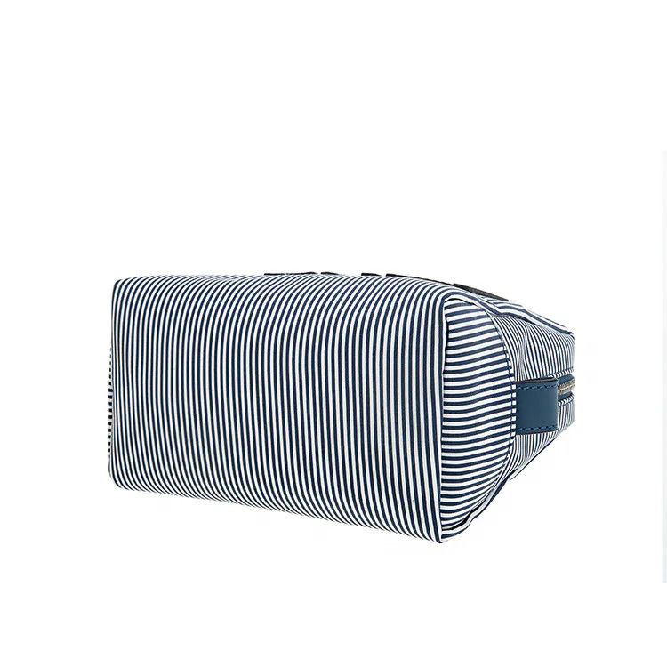 Fendi o1loc1c0824 Size: OS / Beauty Pouch in Grey/White Size ONE SIZE - 4 Thumbnail