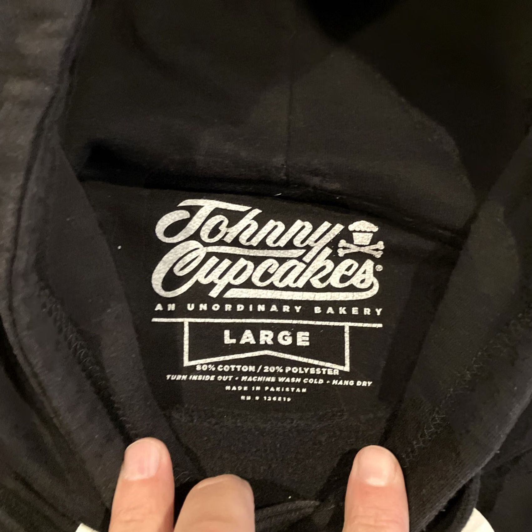 Johnny Cupcakes Johnny Cupcakes - Black Pullover Hoodie Sweatshirt - Skull Cupcake Logo - Large - Hoodie - Men - Streetwear Size US L / EU 52-54 / 3 - 3 Thumbnail