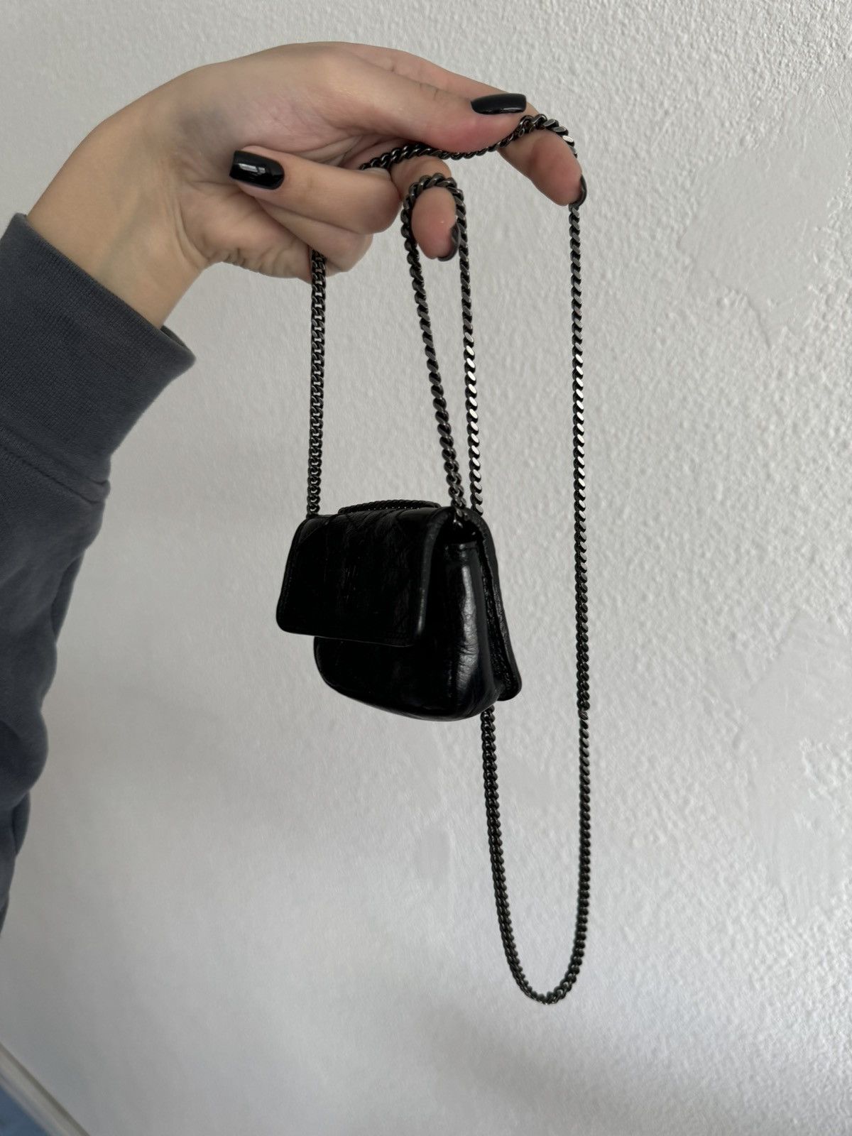 Yves Saint Laurent Saint Laurent niki AirPods case Size ONE SIZE - 8 Thumbnail