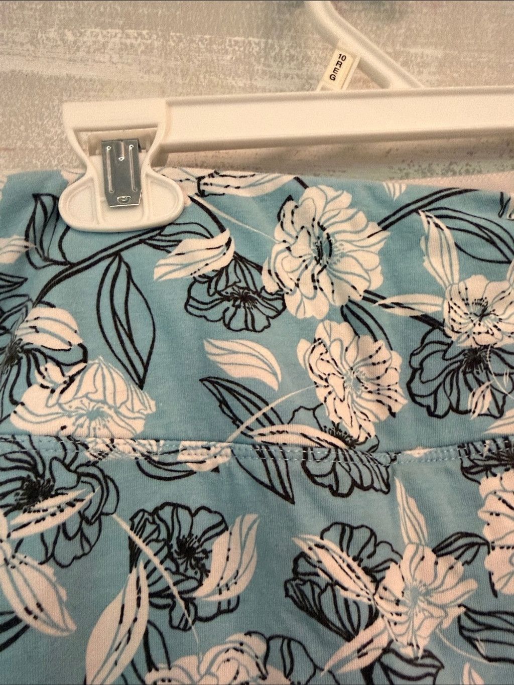 Other Blue Flora Skort by Teezher. Size Small. Preowned. Great Con Size 28" / US 6 / IT 42 - 7 Thumbnail