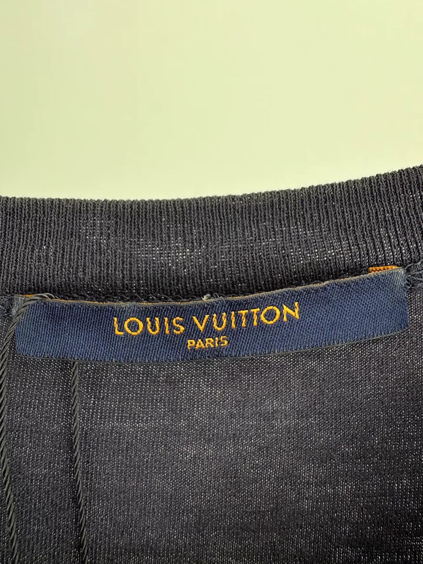 Louis Vuitton LV Pocket Letter Logo Short Sleeve K1 Size US XL / EU 56 / 4 - 4 Thumbnail