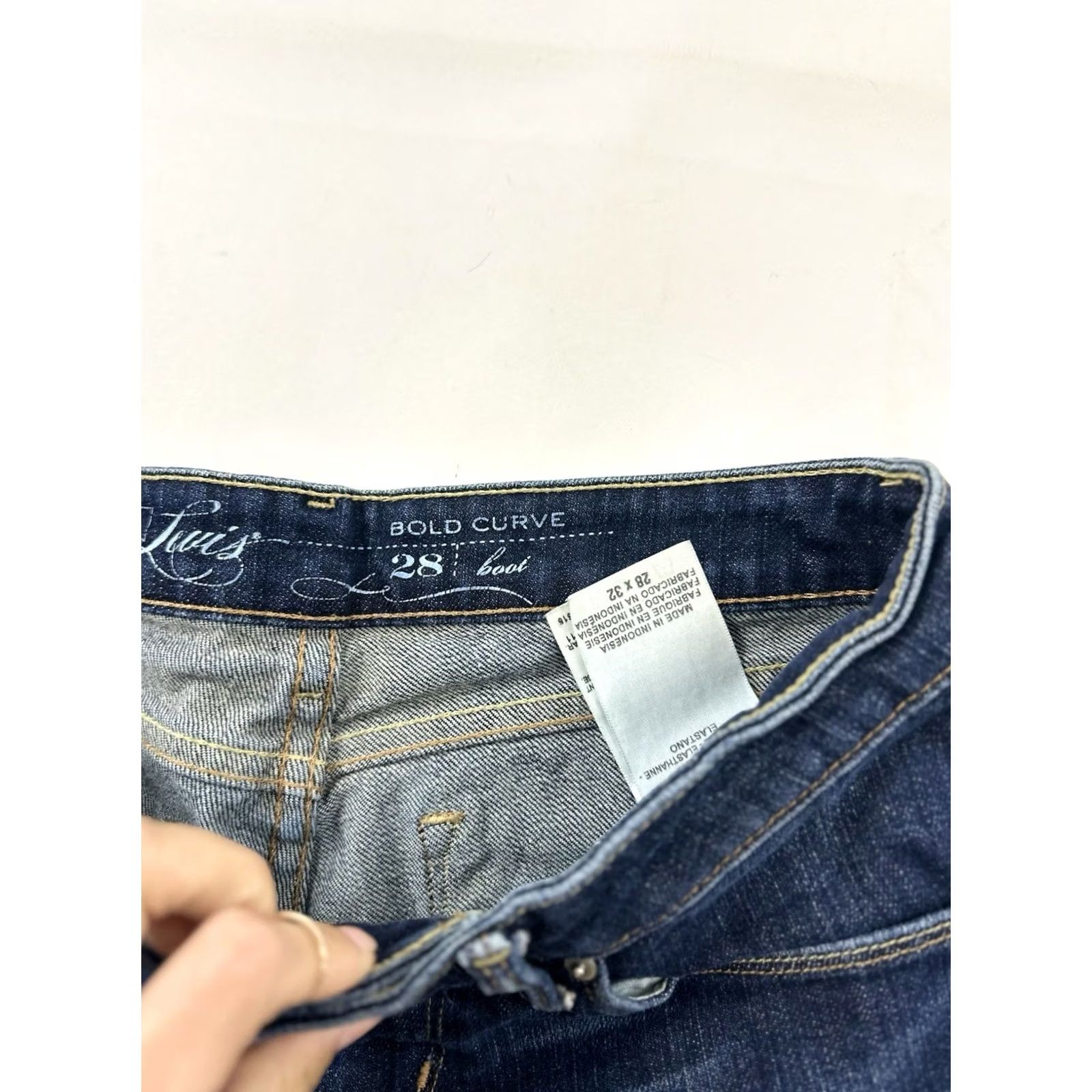 Levi's VINTAGE Levi’s Jeans Women’s 28 Bold Curve Bootcut Dark Blue 90s Y2K Regular Women’s Jeans Size 28" / US 6 / IT 42 - 4 Thumbnail
