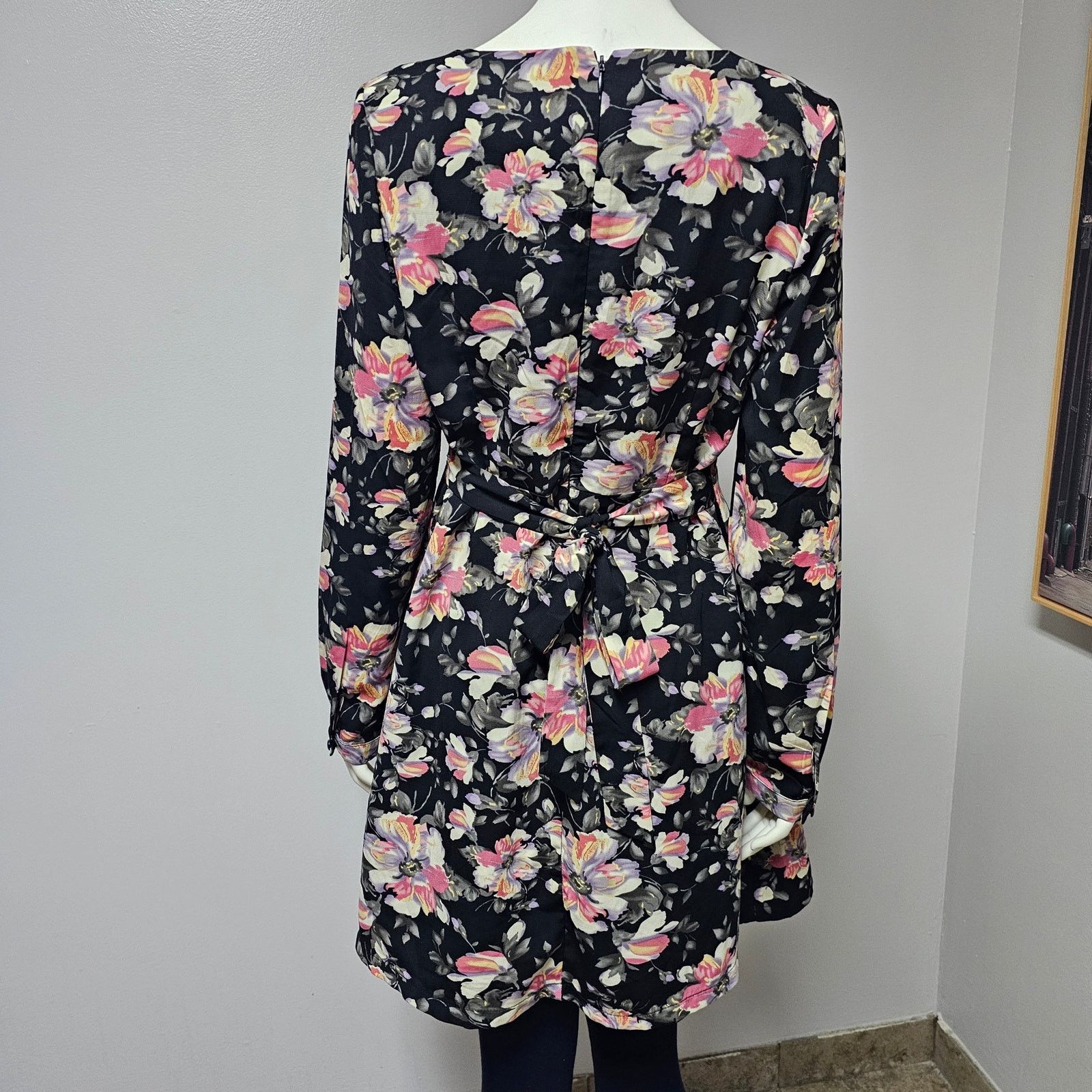 Forever 21 Forever 21 Black Floral Faux Wrap Dress Pleated Bottom sz L Size L / US 10 / IT 46 - 3 Thumbnail