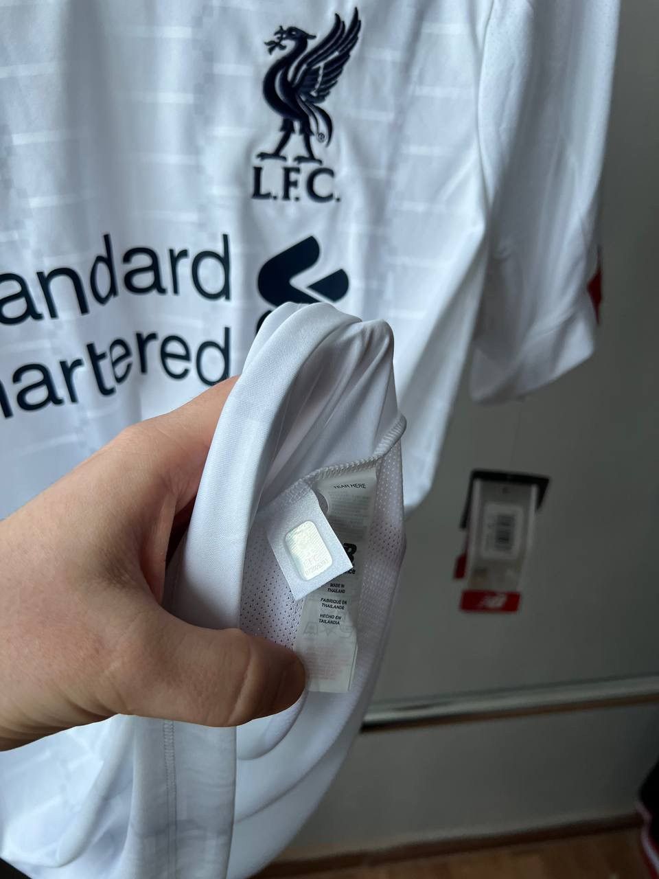 New Balance NEW! 2019/20 LIVERPOOL FC #11 M.SALAH HOME SOCCER JERSEY M Size US M / EU 48-50 / 2 - 13 Thumbnail