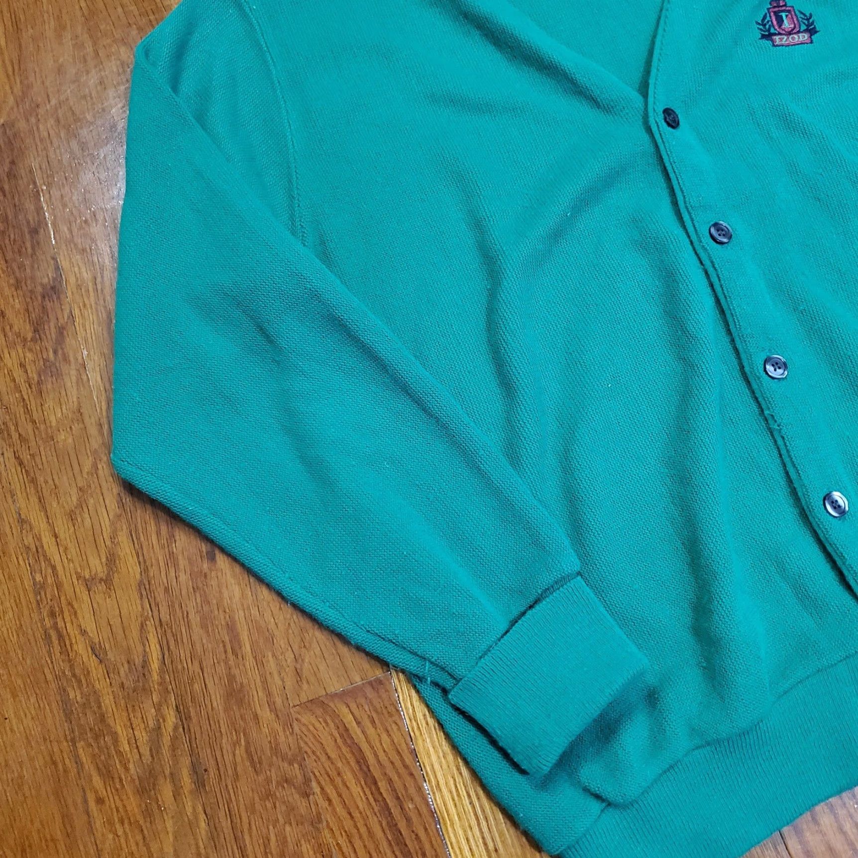 Izod VINTAGE Izod Cardigan Sweater Mens Large Green Acrylic Button Front Knit Crest 80s Size US L / EU 52-54 / 3 - 2 Thumbnail