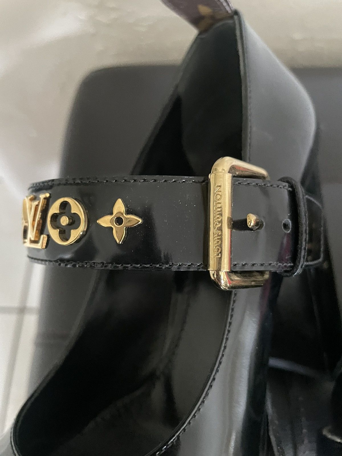 Louis Vuitton Louis Vuitton LV Star Trail Black Leather Platform Pump Size US 9 / IT 39 - 13 Thumbnail