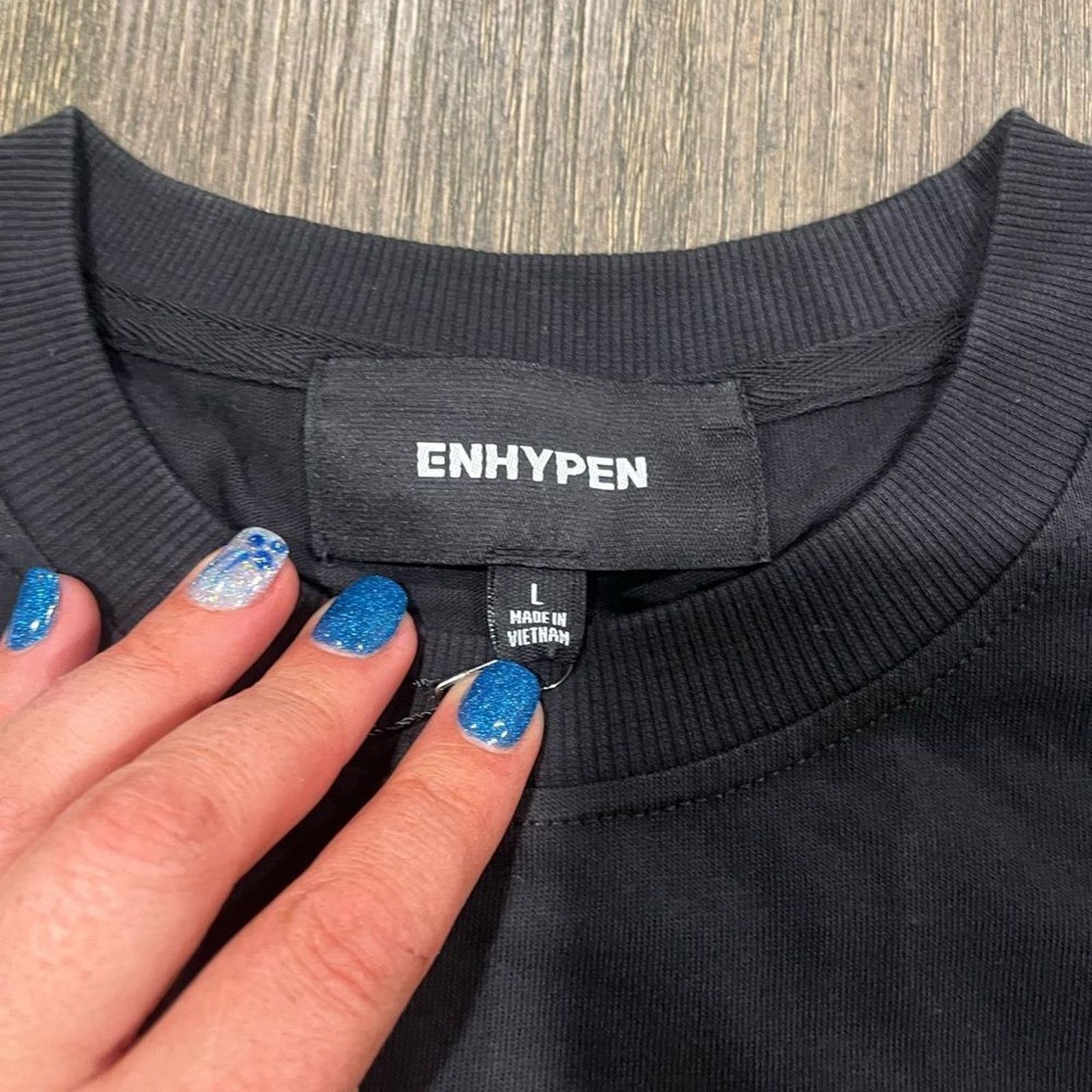 Vintage NWT Enhypen Band Dawn Dusk Black Long Sleeve T-Shirt Size L Size US L / EU 52-54 / 3 - 5 Thumbnail