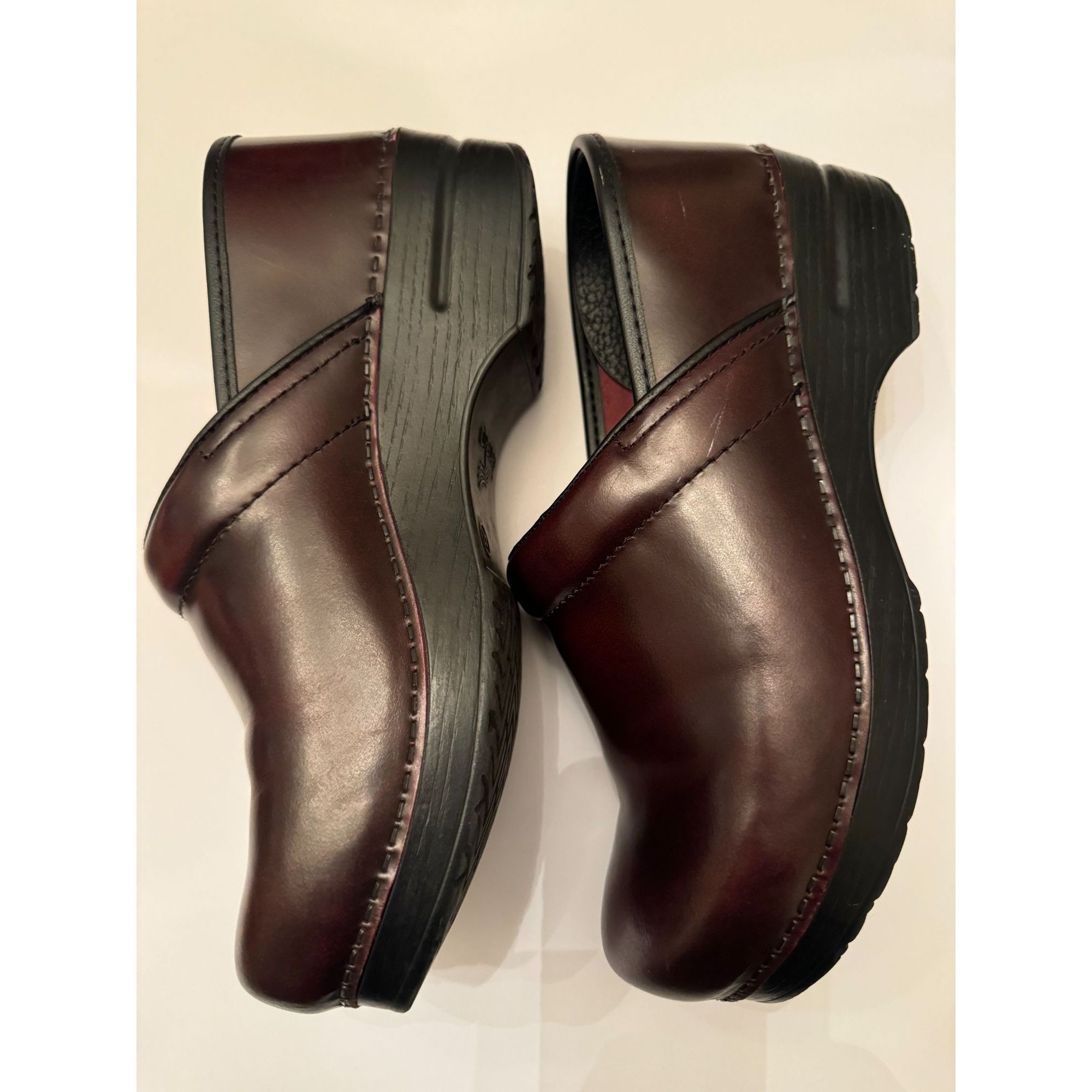 Dansko Dansko Professional Burgundy Leather Clogs Size 41 Worn twi Size US 11 / IT 41 - 3 Thumbnail