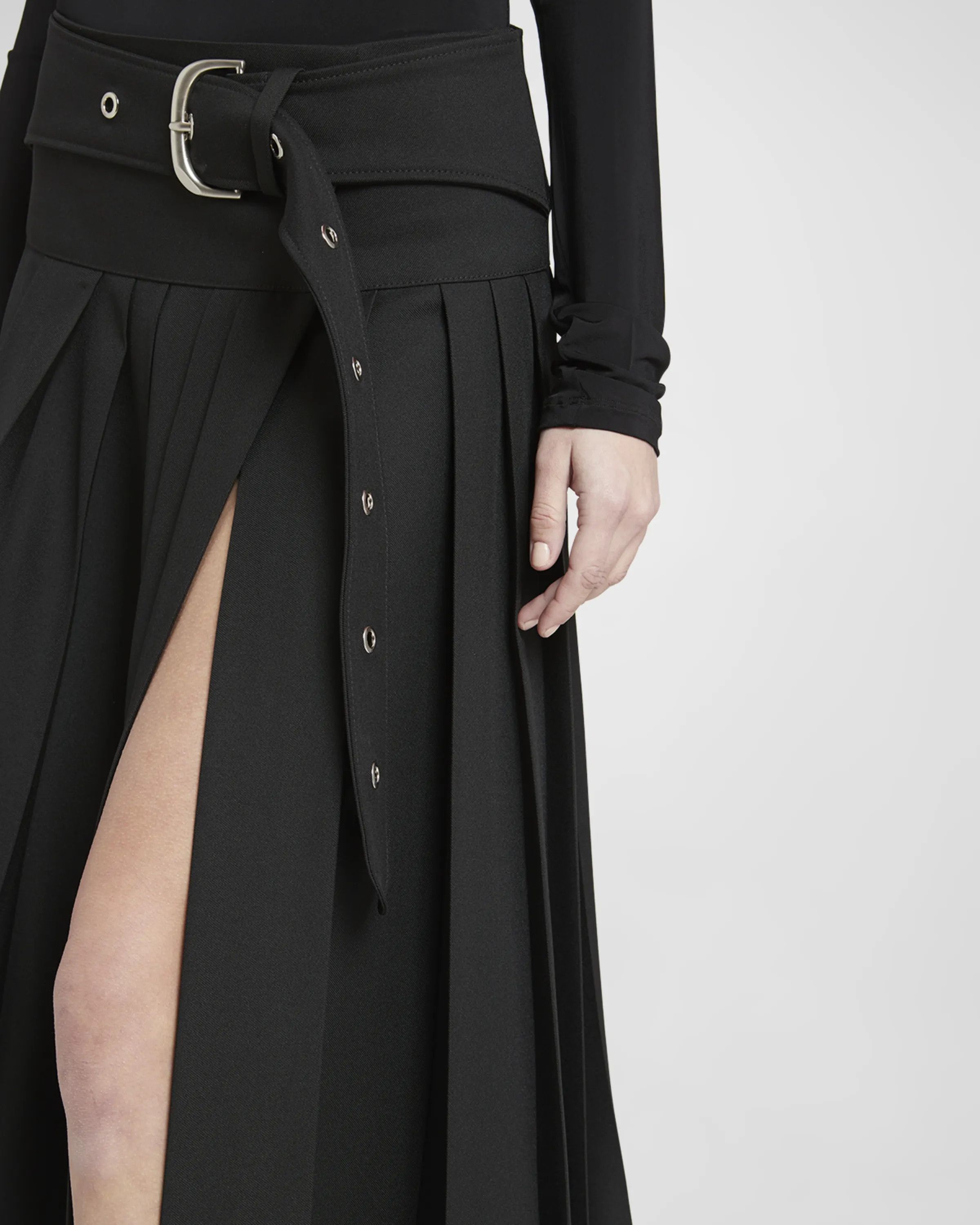 Off-White o1s22i1n0824 Belted Tech Drill Pleated Skirt in Black Size 28" / US 6 / IT 42 - 6 Thumbnail