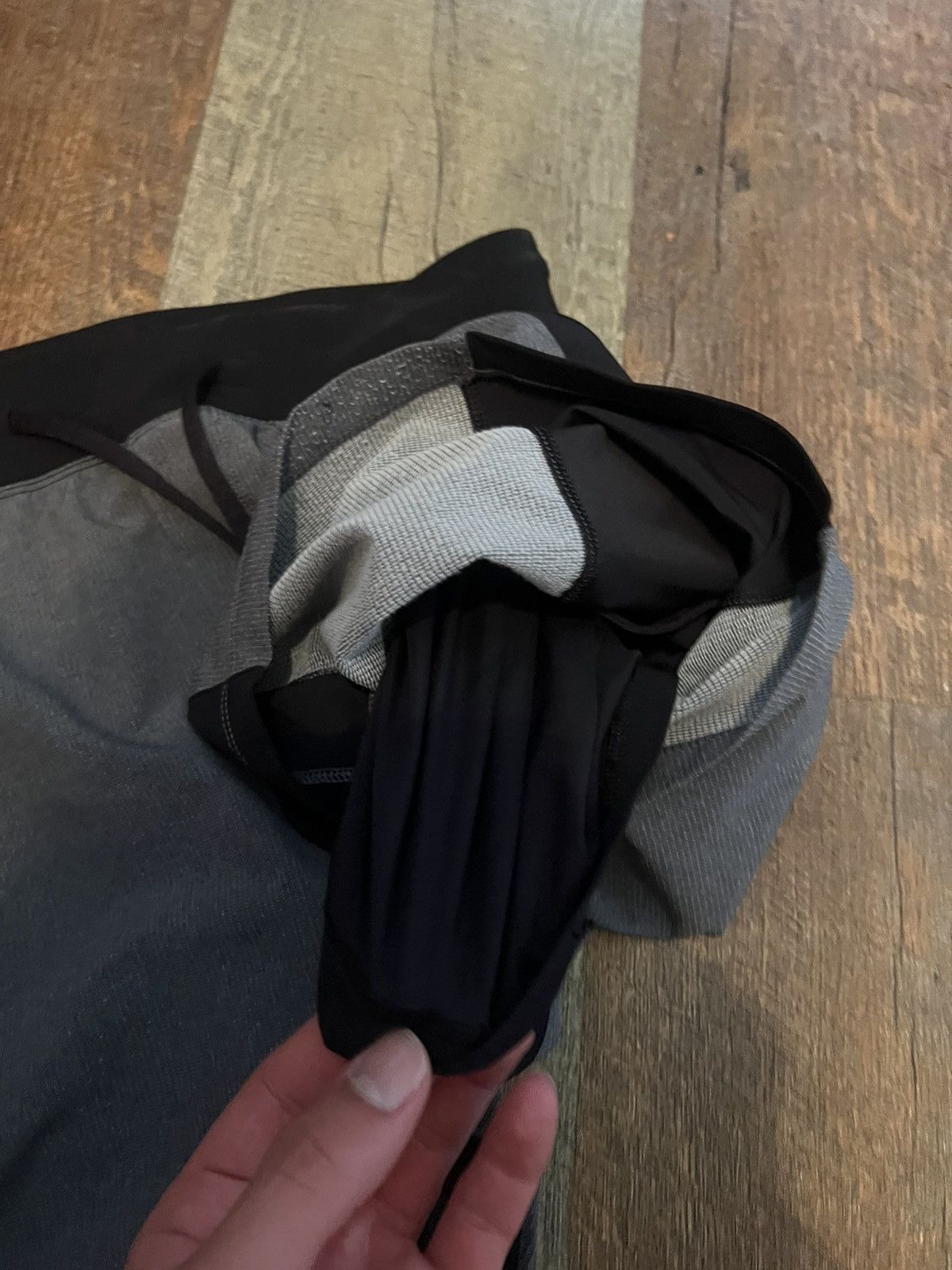 Lululemon Lululemon Men's Athletic Shorts Gray Black M Polyester Size US 30 / EU 46 - 5 Thumbnail